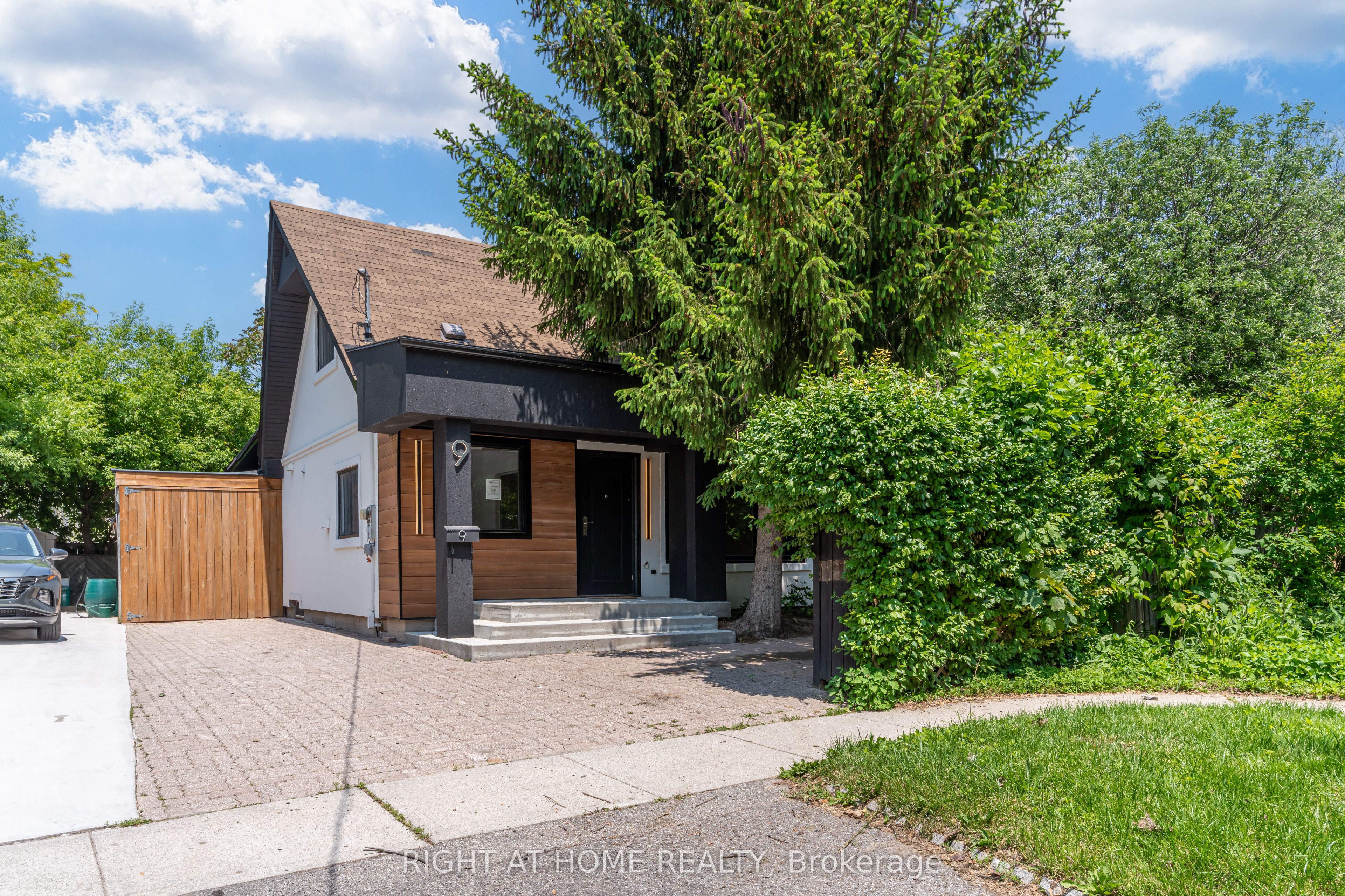 9 Belfast Court Property Photo 2