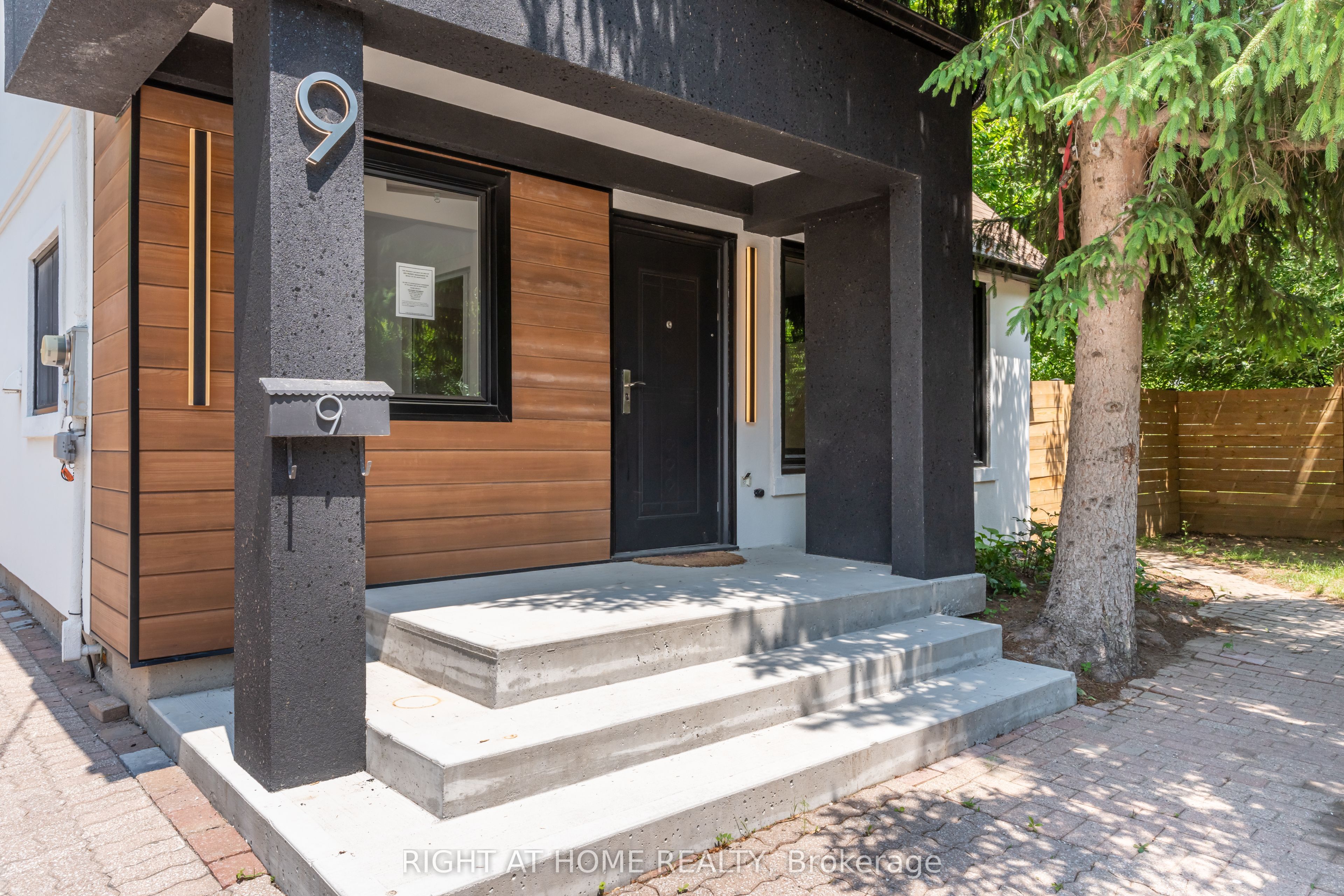 9 Belfast Court Property Photo 3
