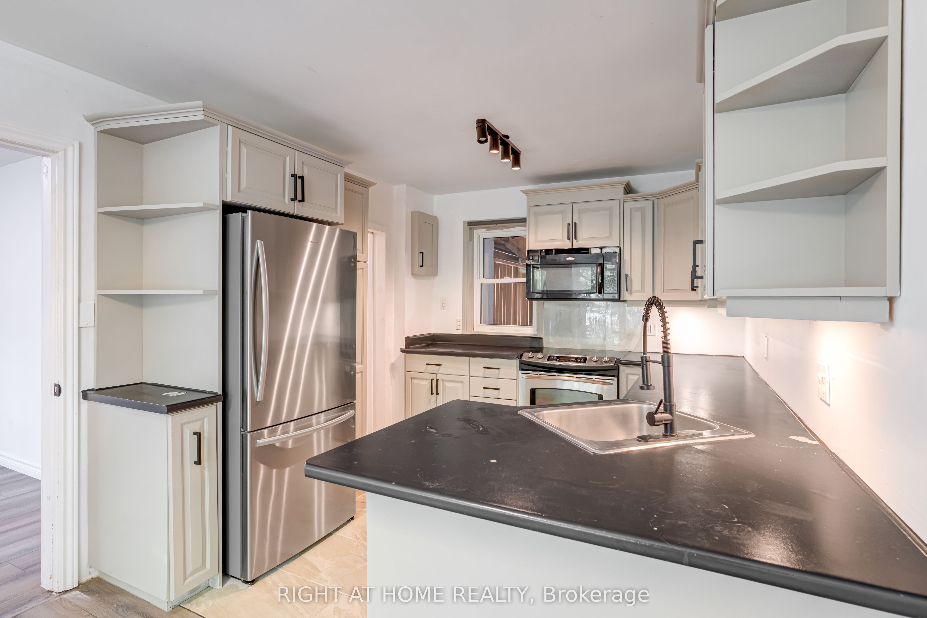 9 Belfast Court Property Photo 11