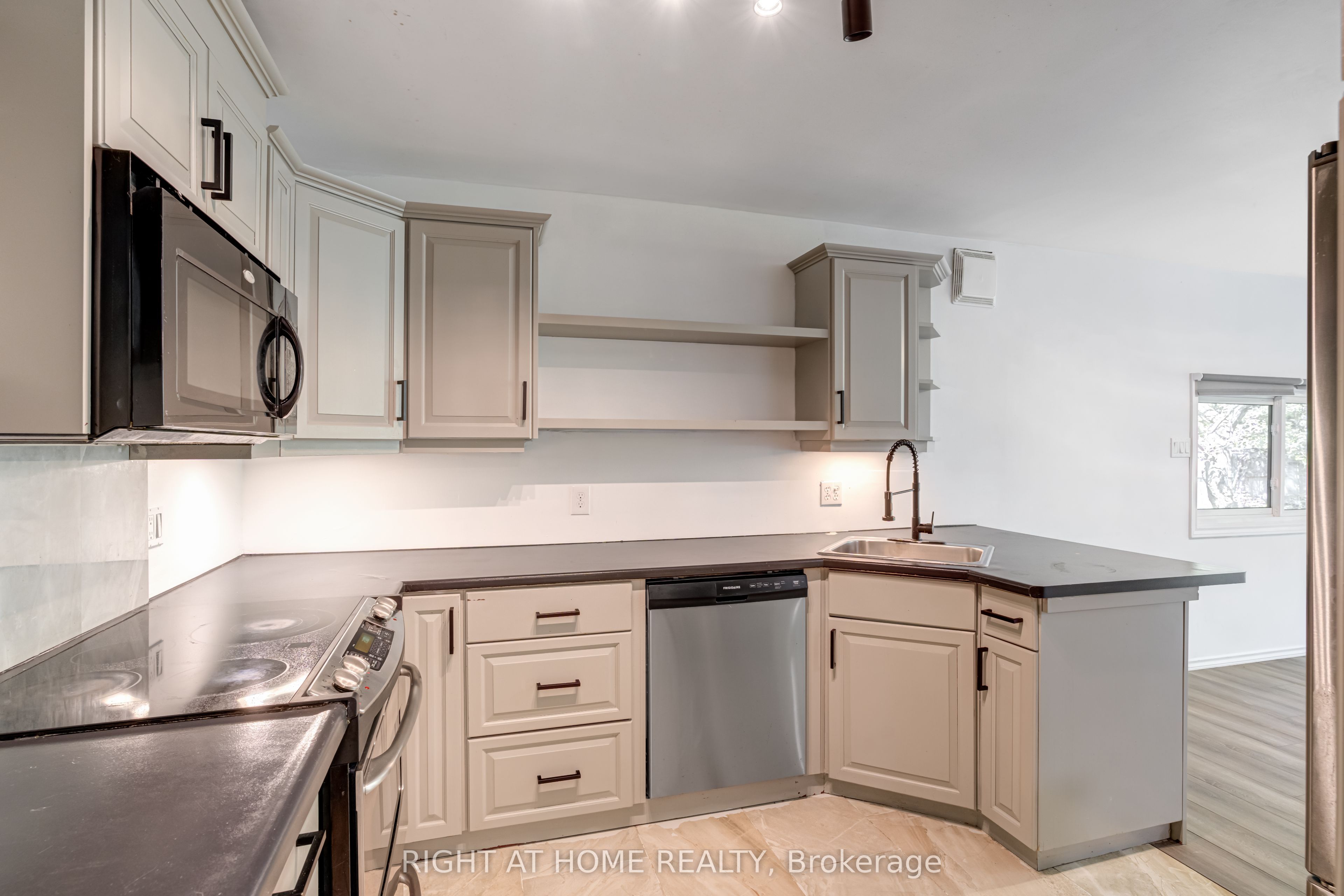 9 Belfast Court Property Photo 12