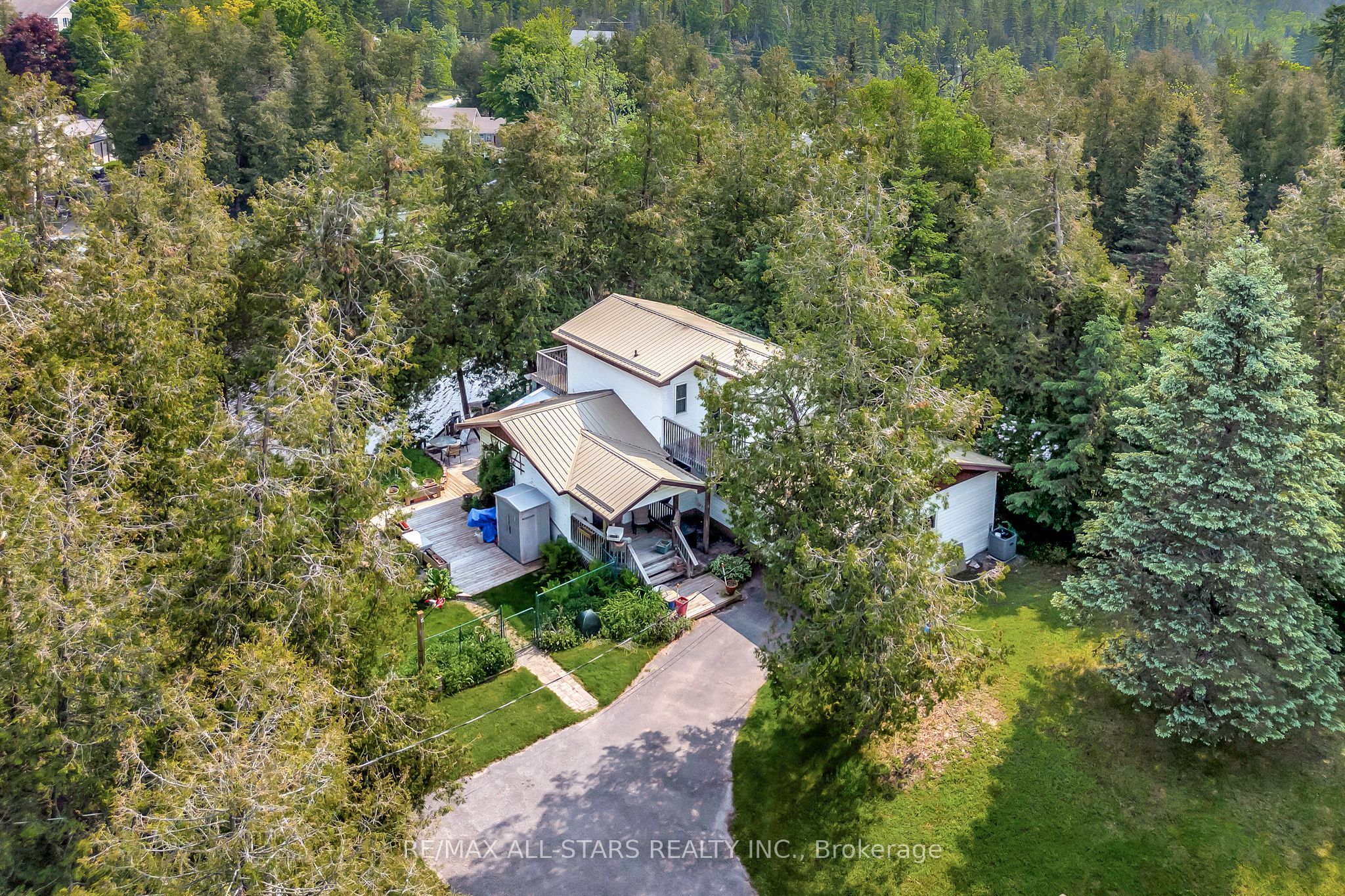 14 Wychwood Drive E Property Photo 1