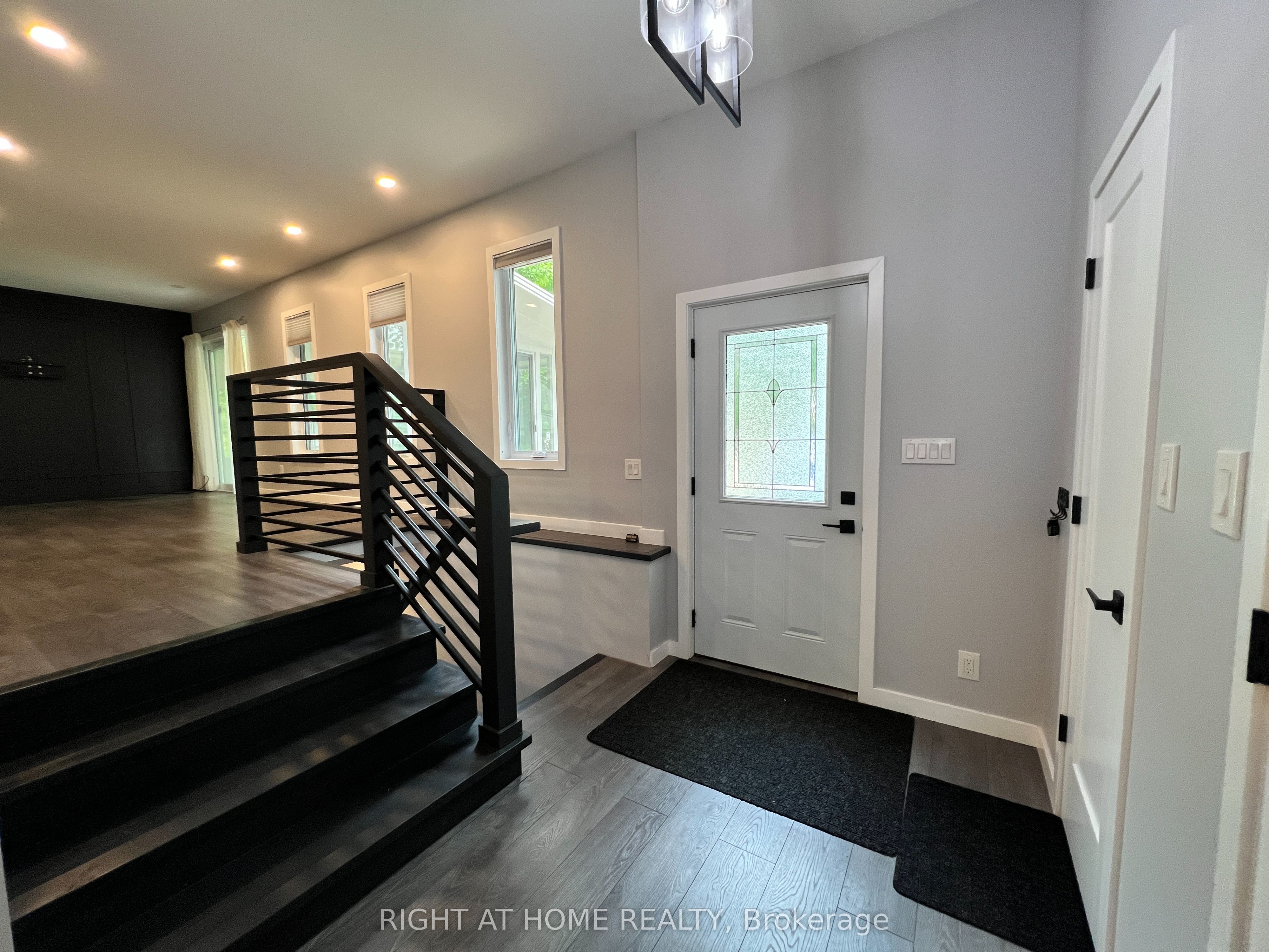 215 Wellington Street Property Photo 5