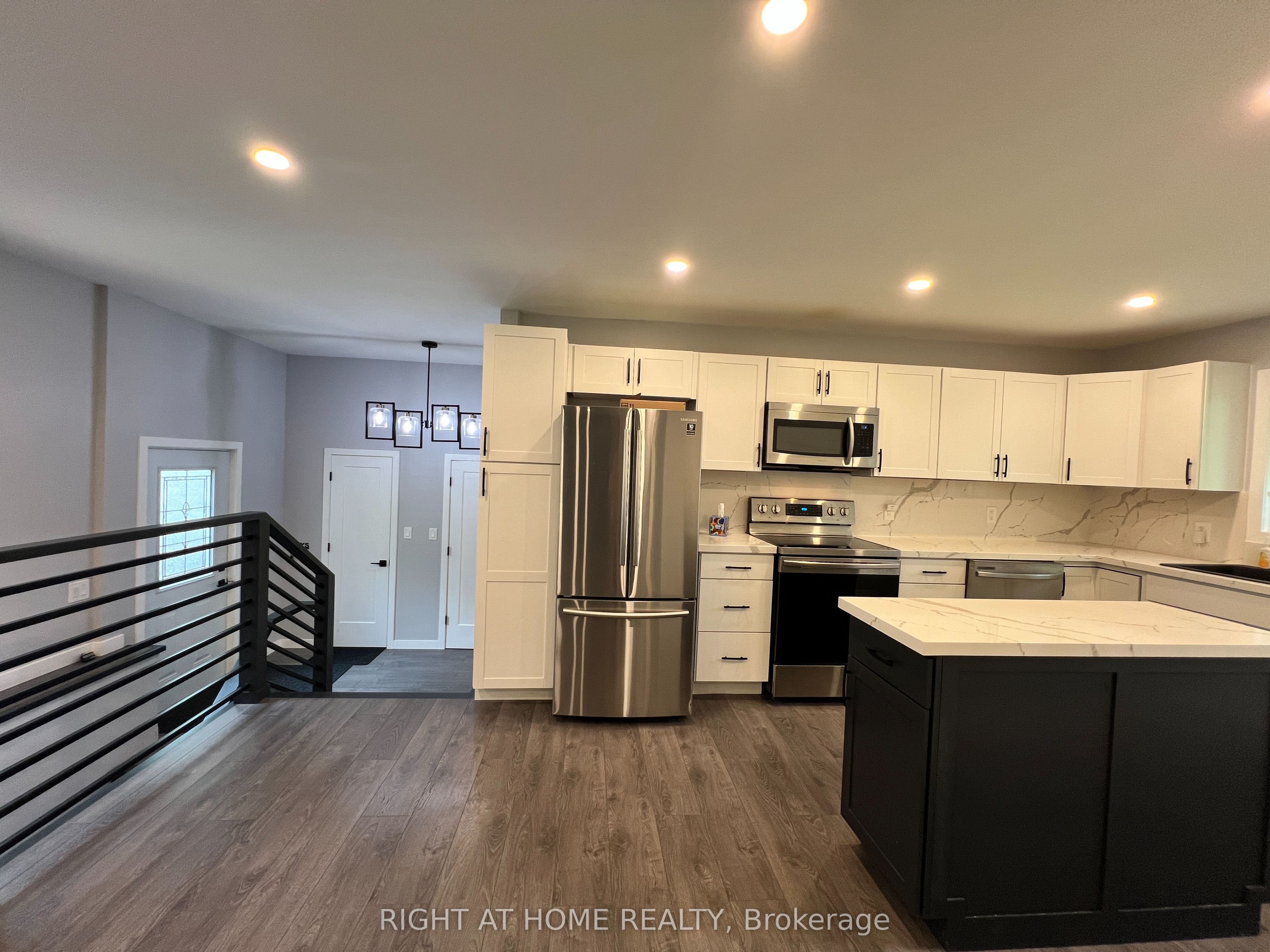 215 Wellington Street Property Photo 6