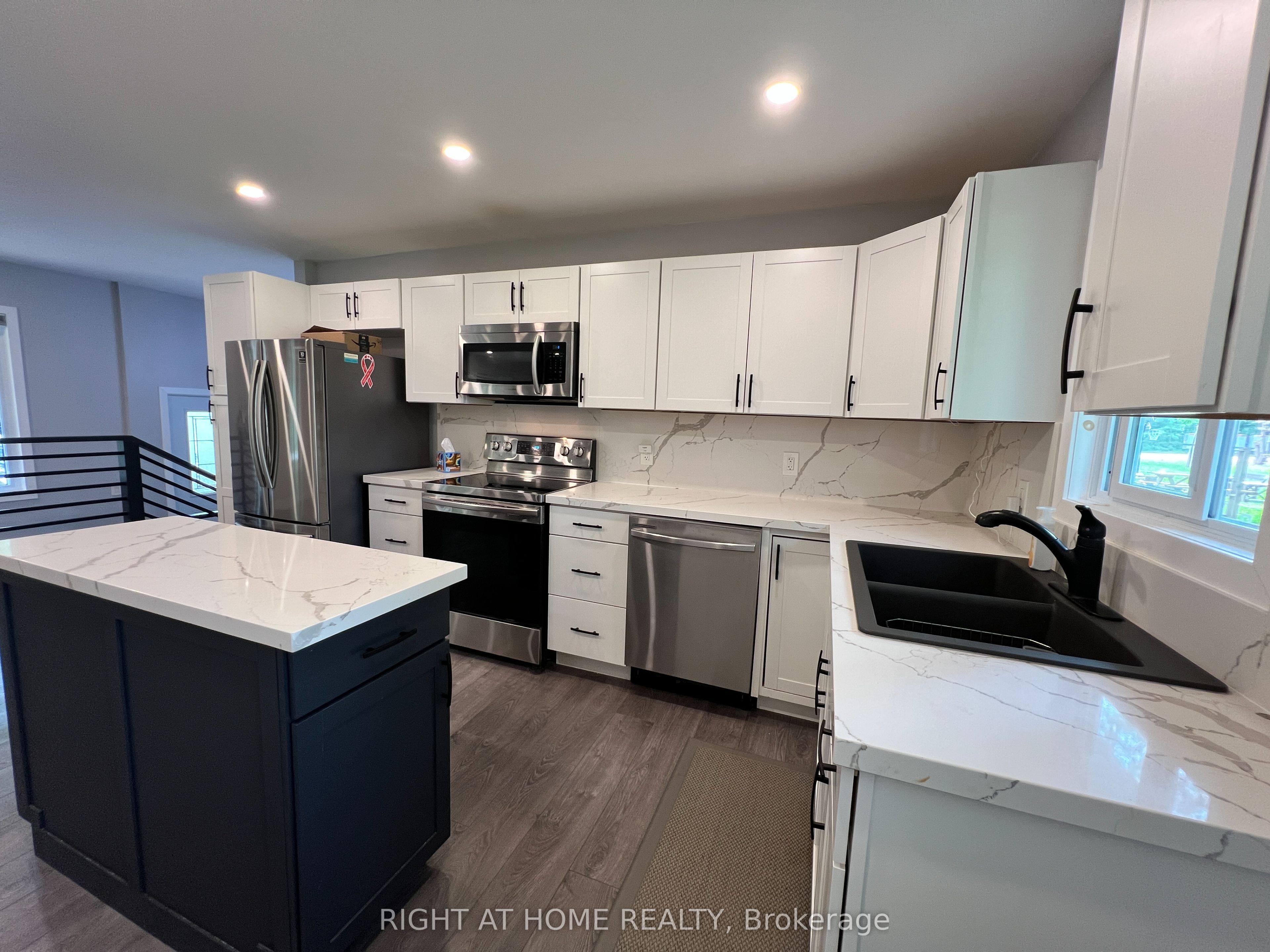 215 Wellington Street Property Photo 7