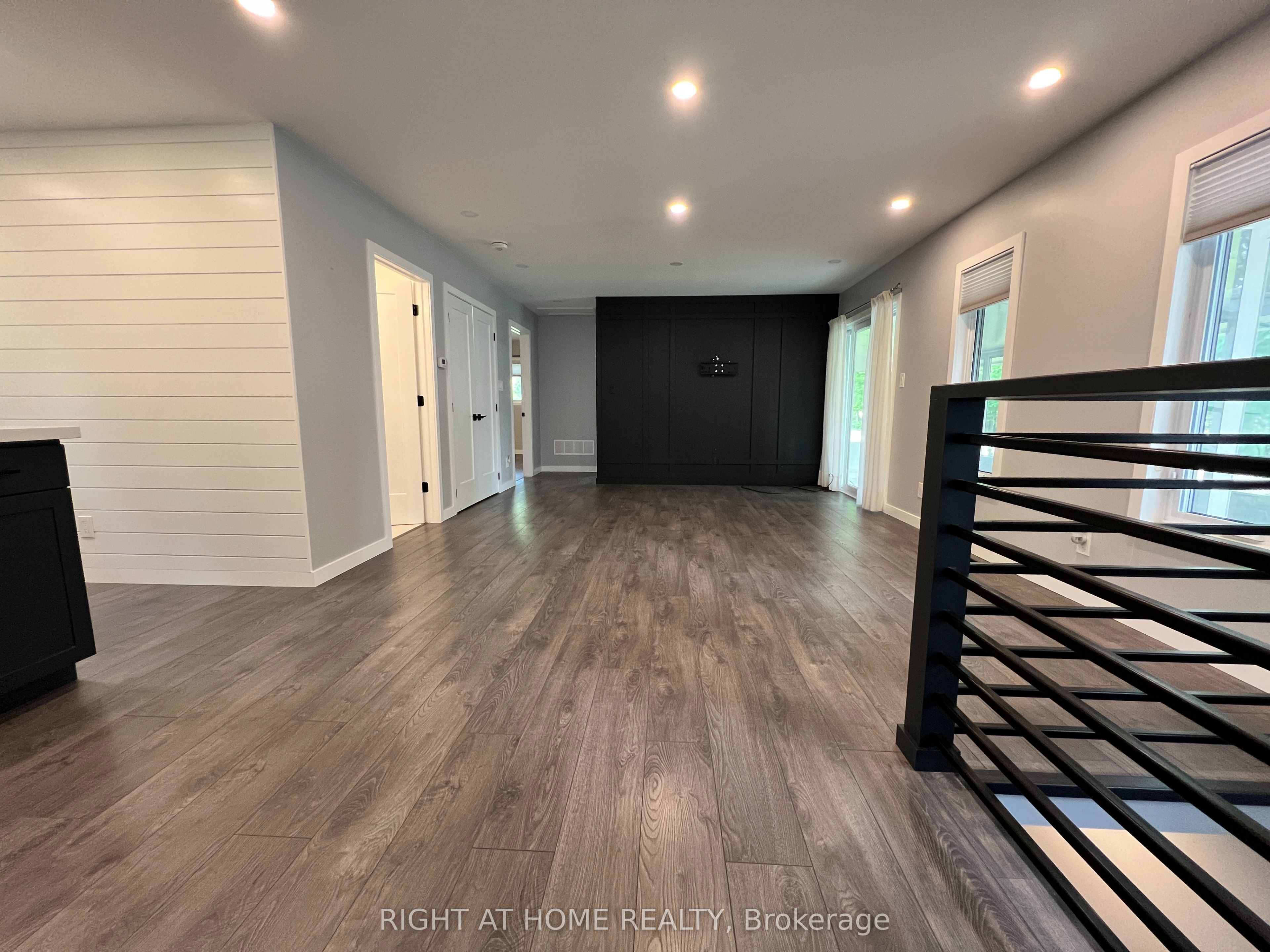 215 Wellington Street Property Photo 10