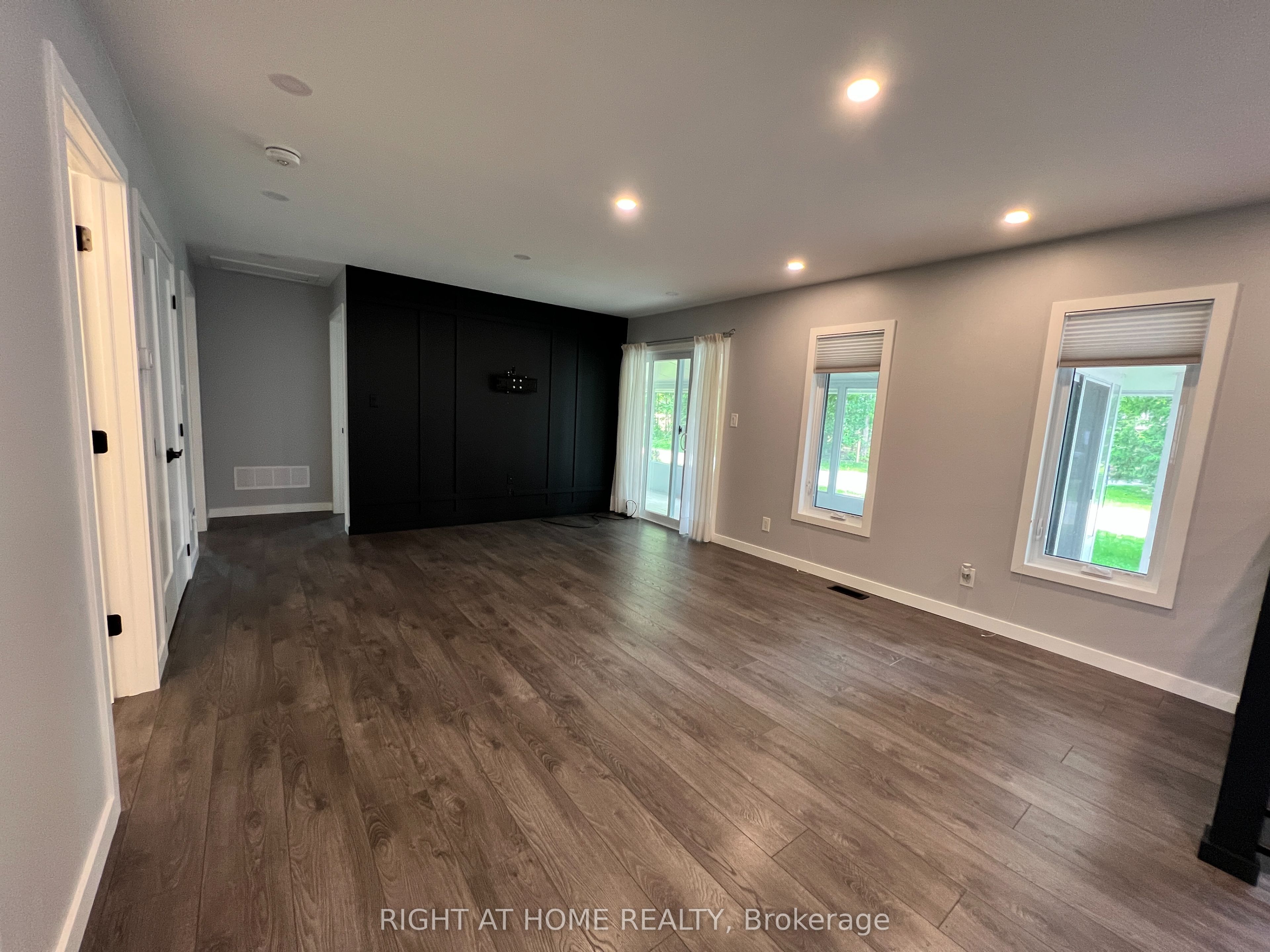 215 Wellington Street Property Photo 11