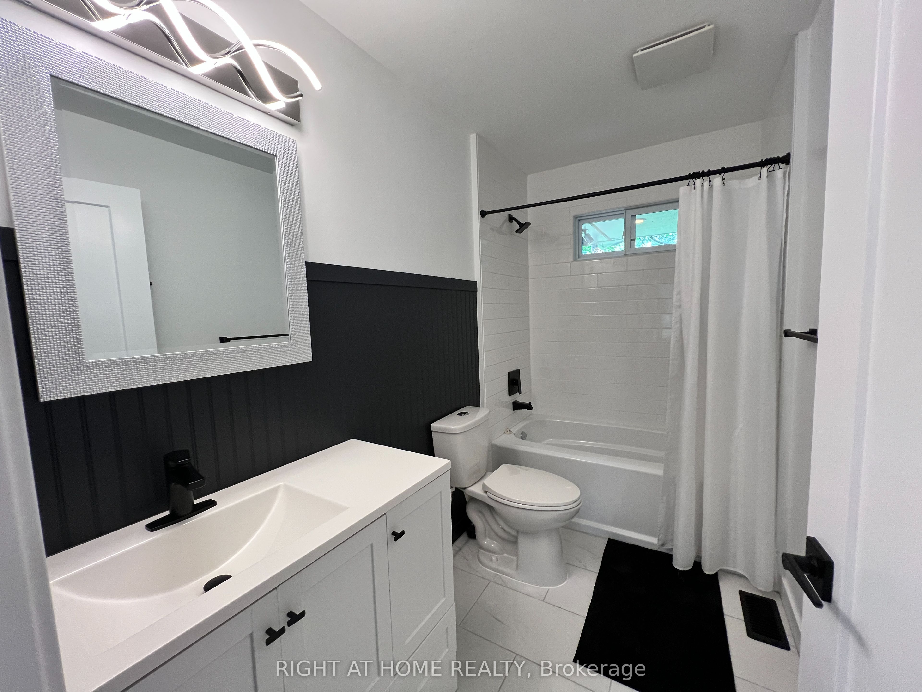 215 Wellington Street Property Photo 12