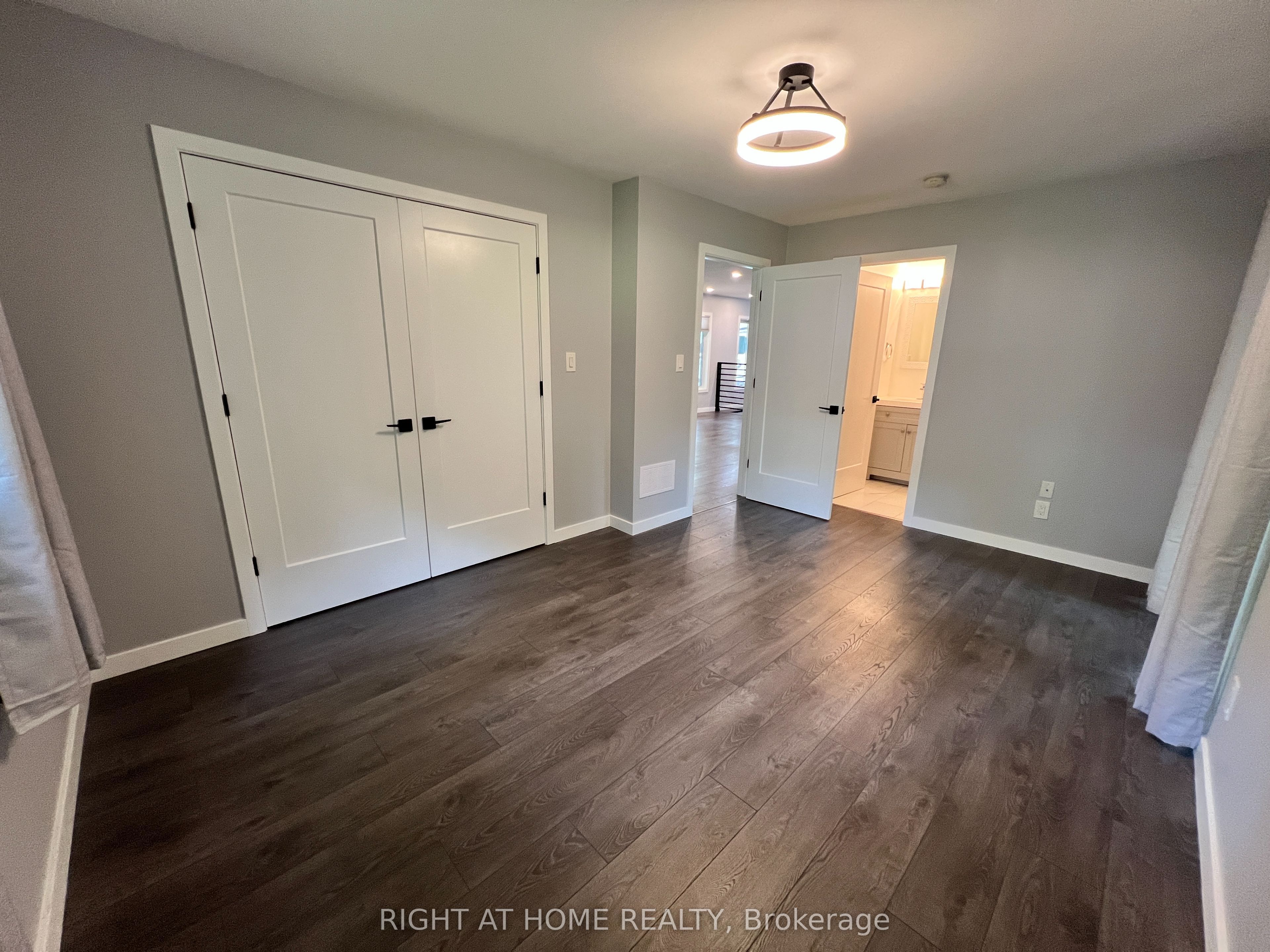 215 Wellington Street Property Photo 14