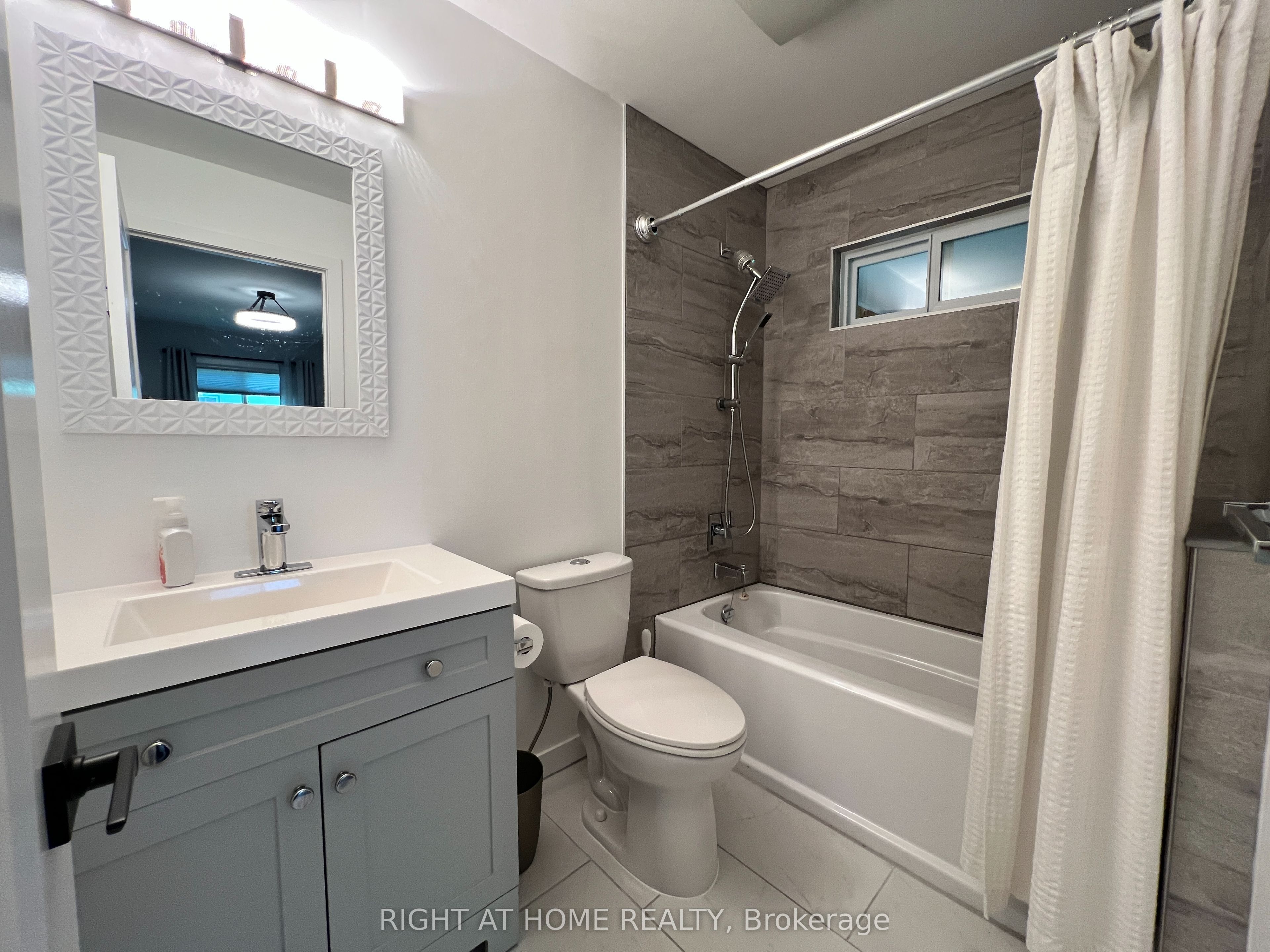 215 Wellington Street Property Photo 17