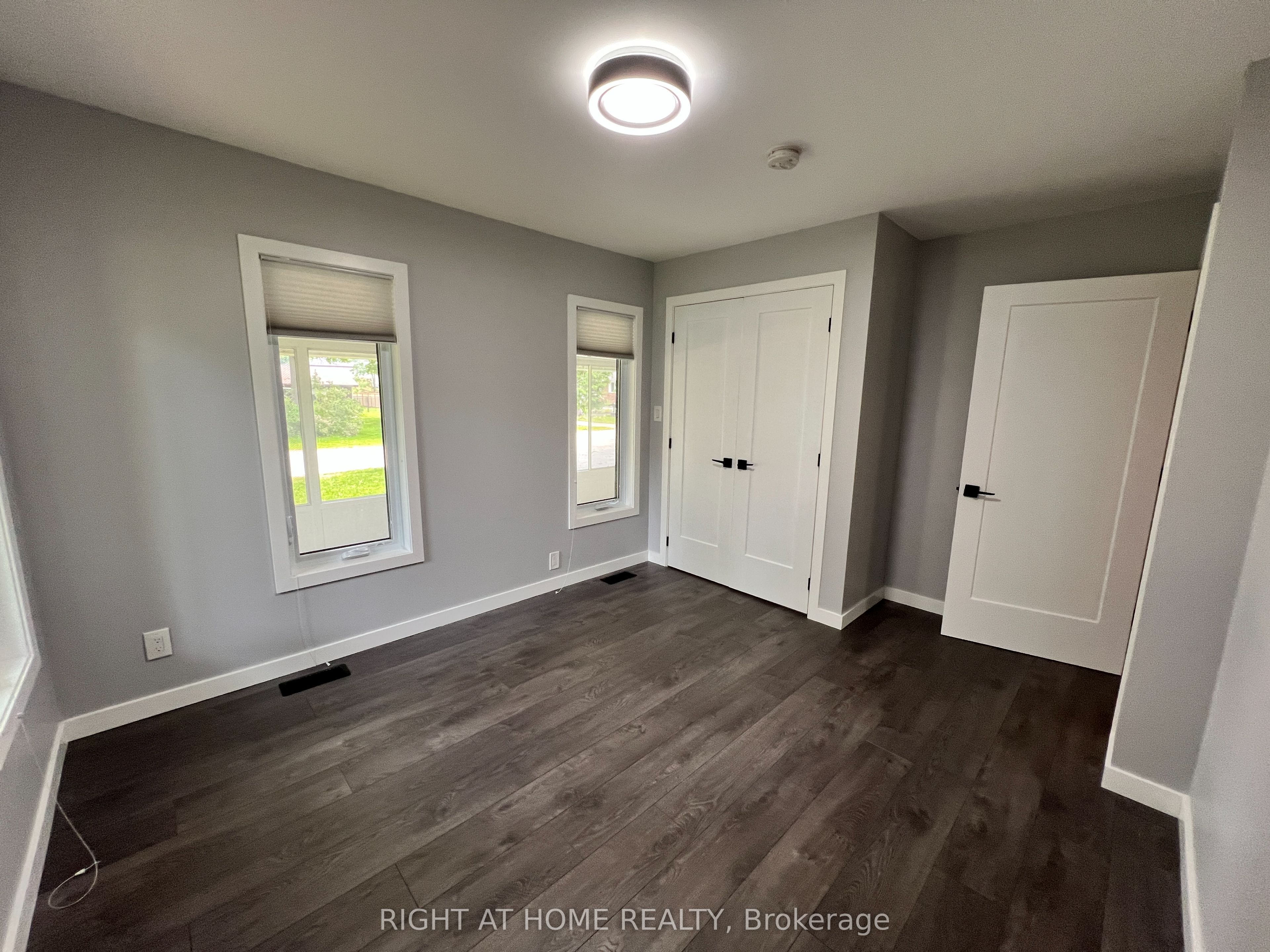 215 Wellington Street Property Photo 18
