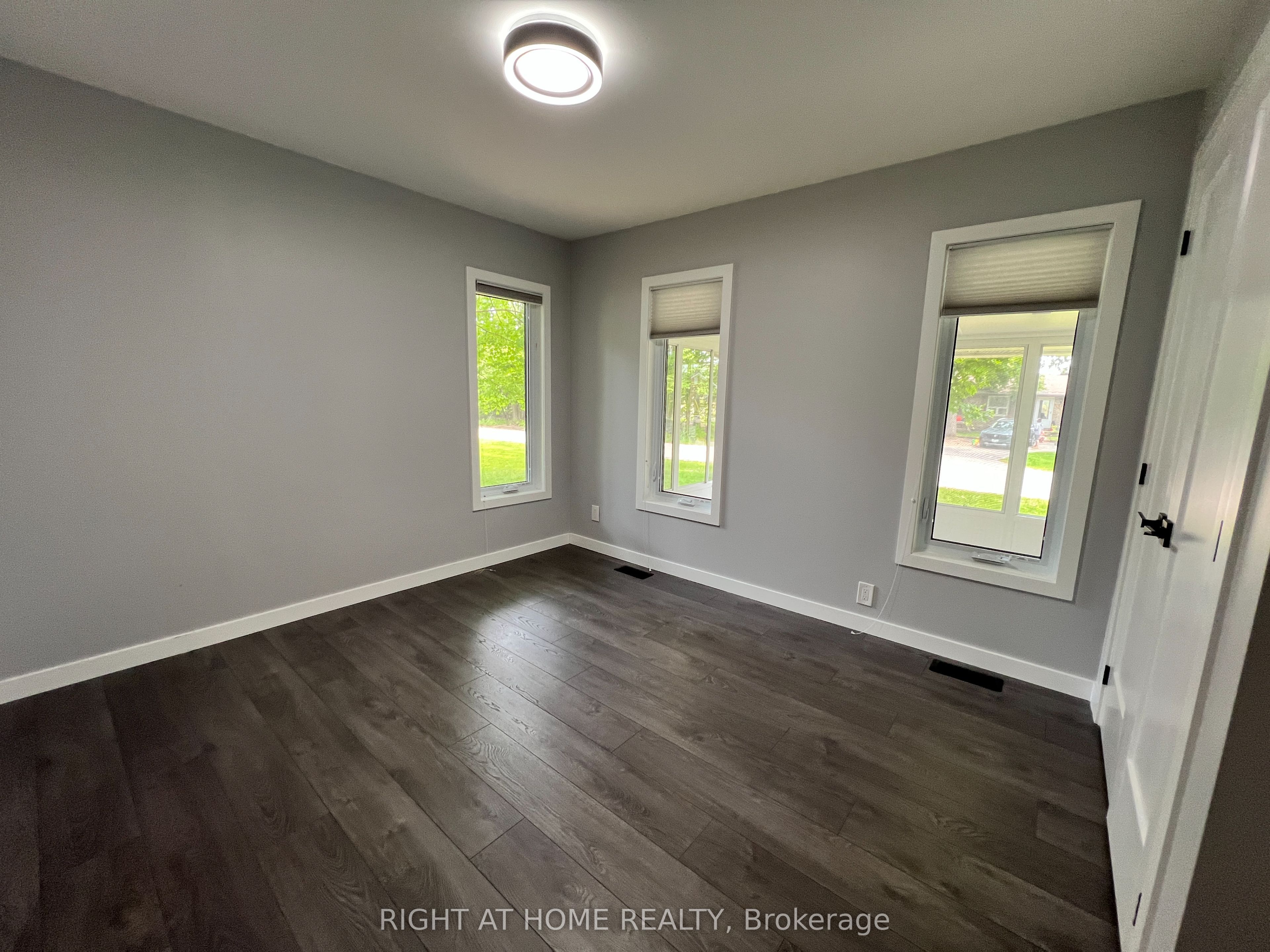 215 Wellington Street Property Photo 19