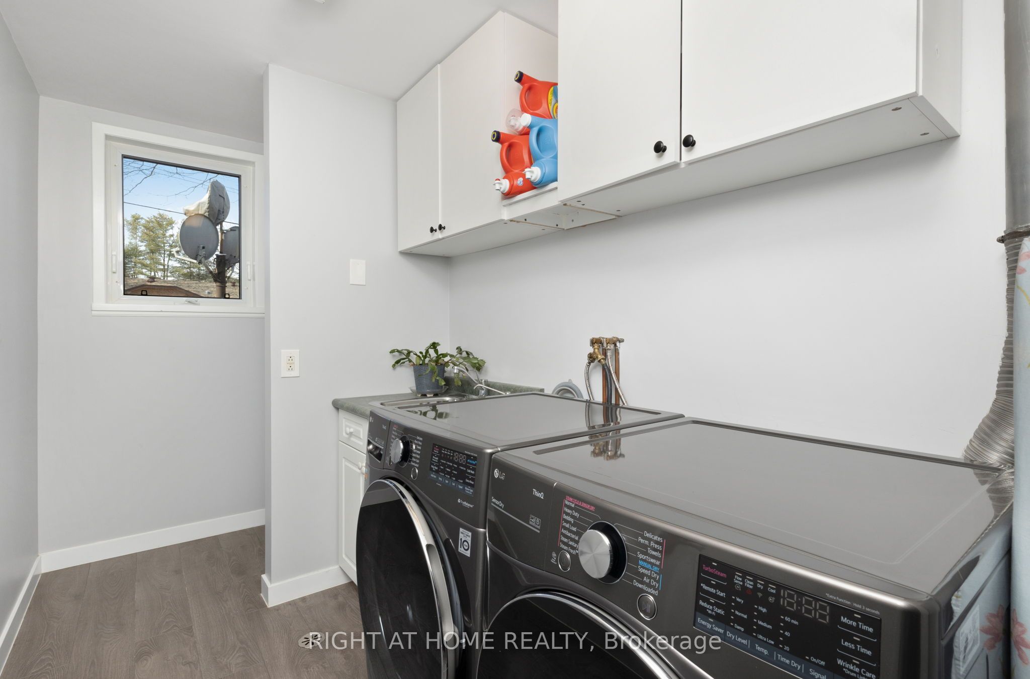 215 Wellington Street Property Photo 22