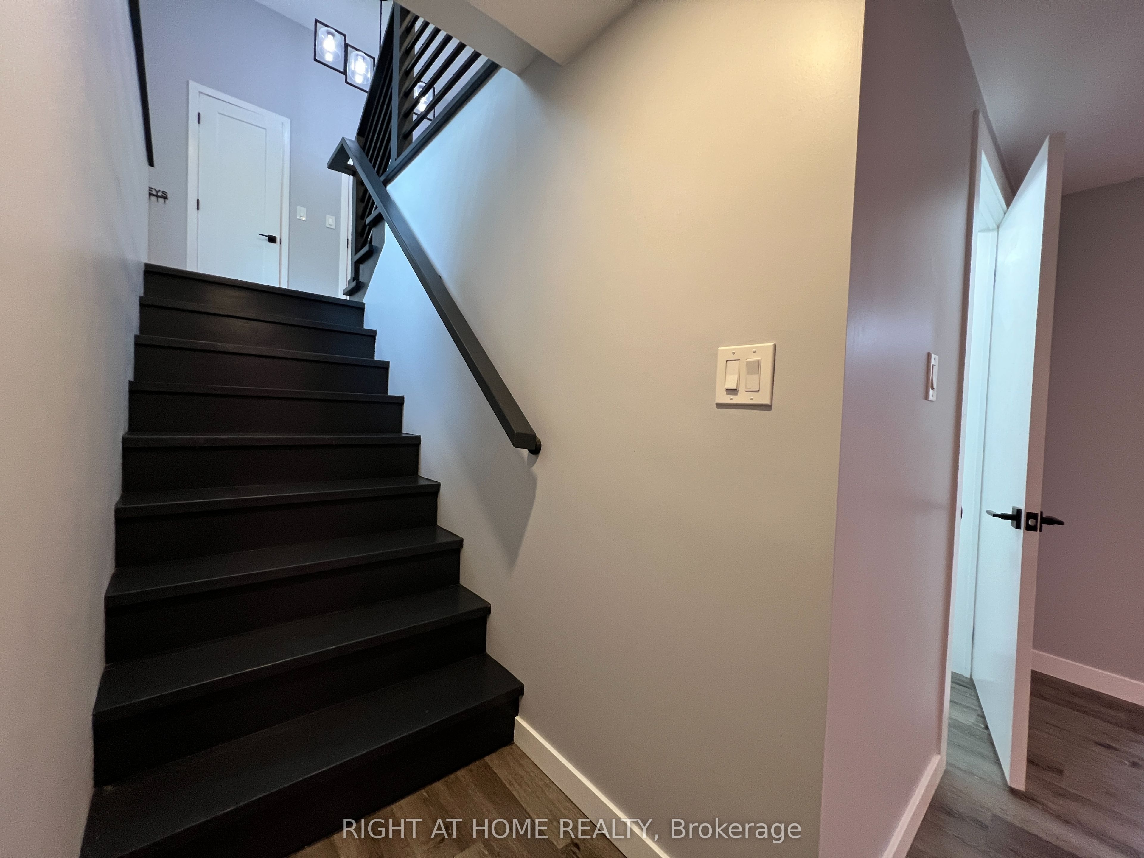 215 Wellington Street Property Photo 23