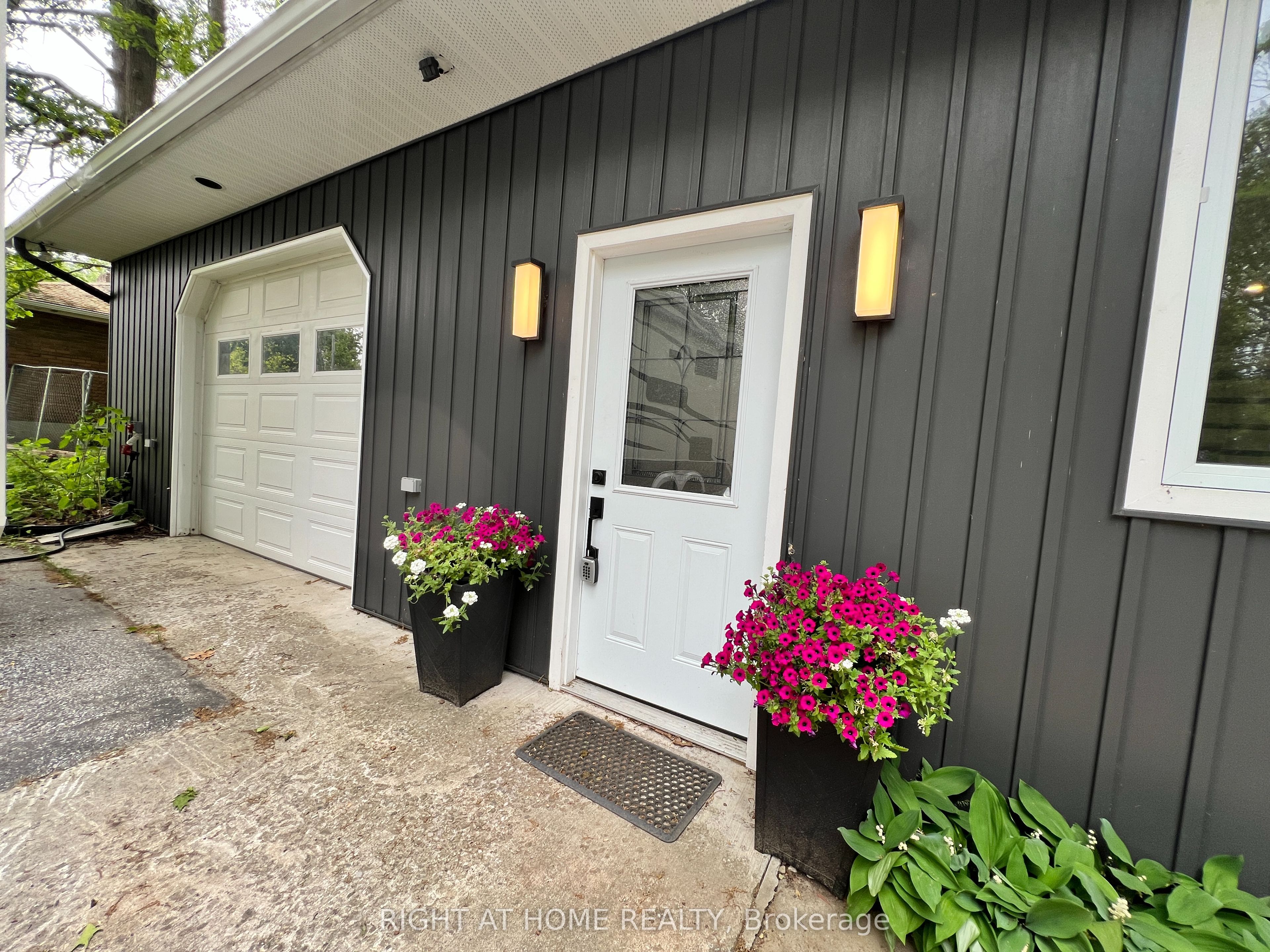 215 Wellington Street Property Photo 28