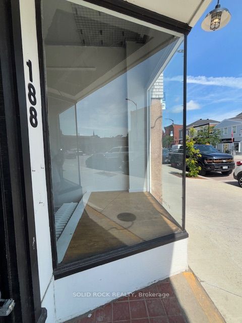 188 Raglan Street S Property Photo 4