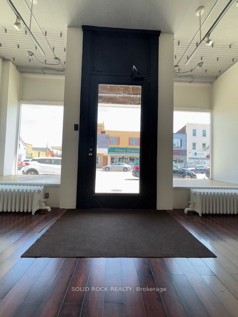 188 Raglan Street S Property Photo 6