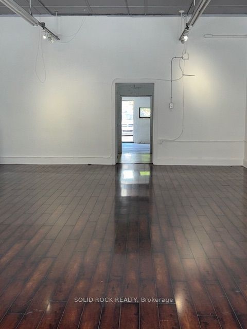 188 Raglan Street S Property Photo 9