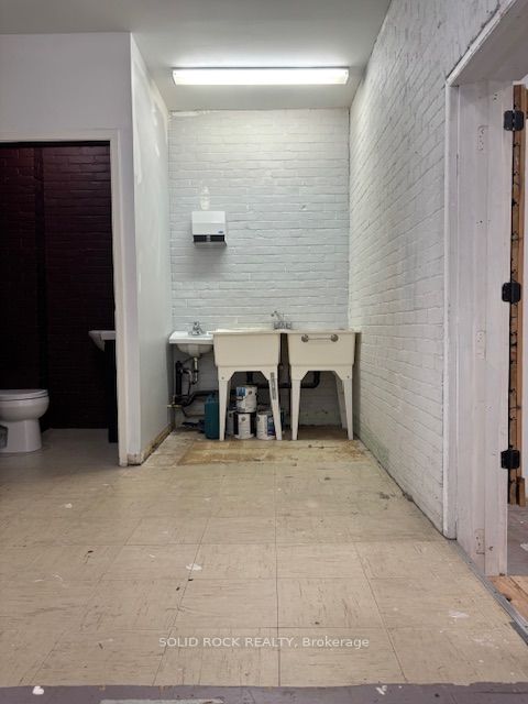 188 Raglan Street S Property Photo 11