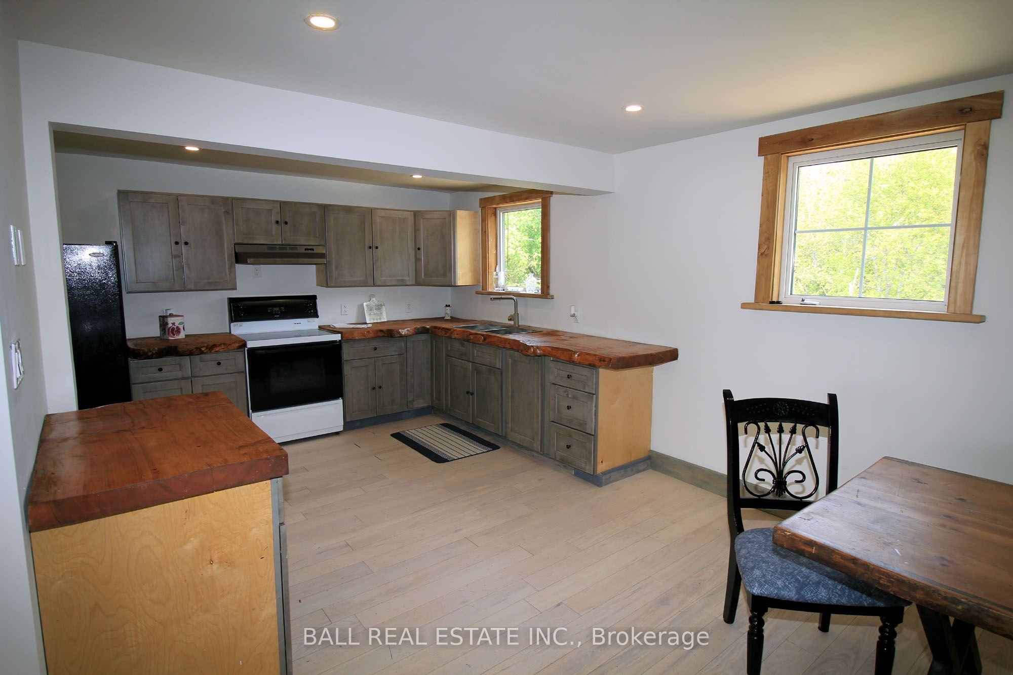 99 Moore Lane Property Photo 27