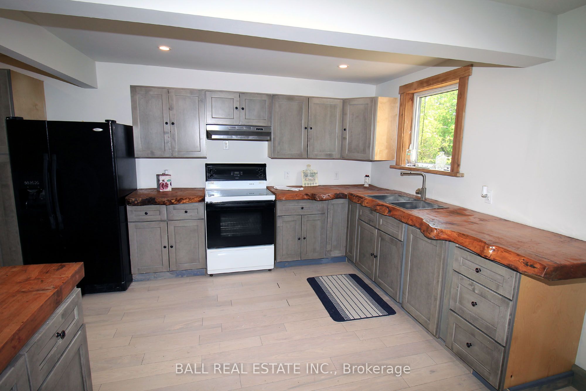 99 Moore Lane Property Photo 28