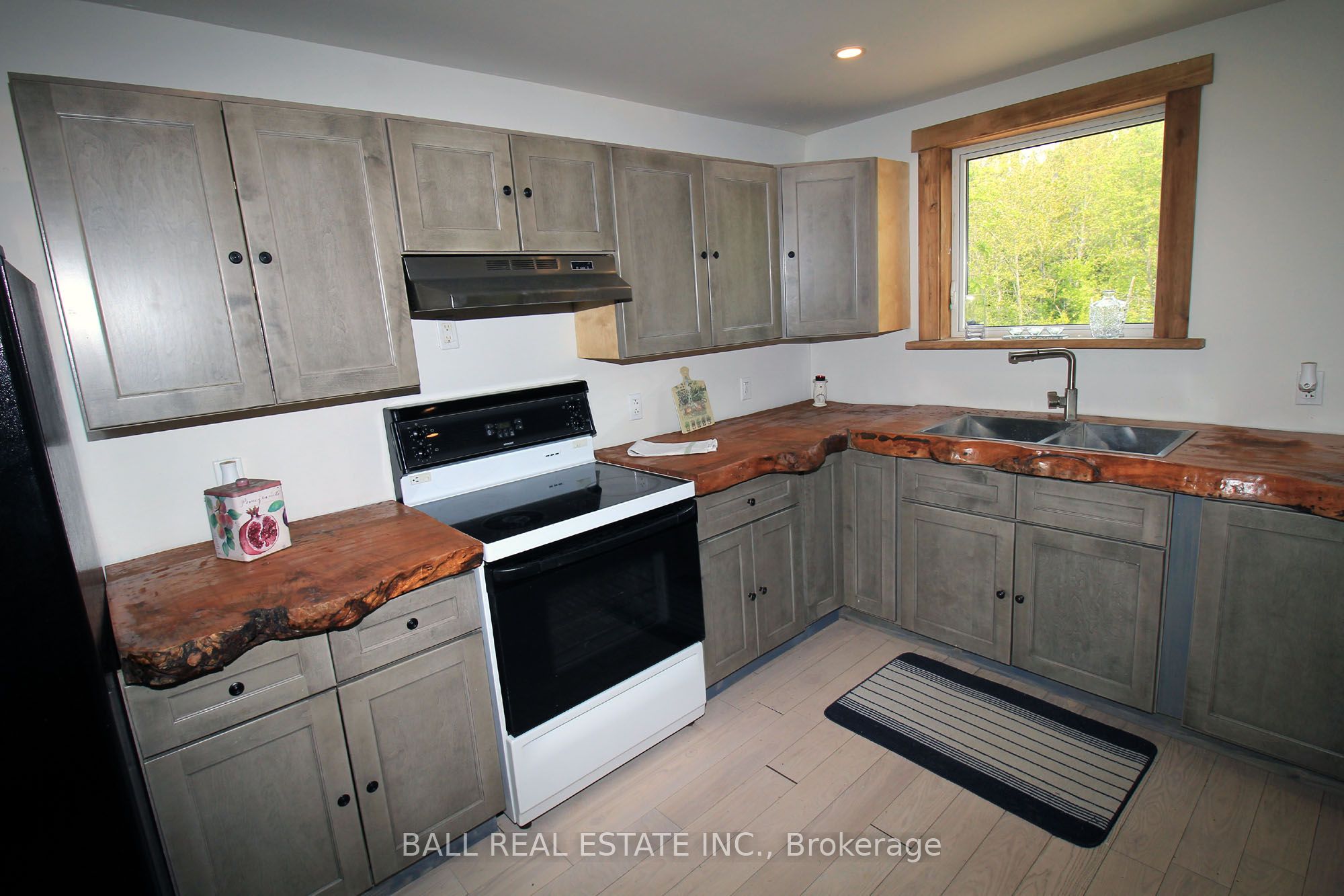 99 Moore Lane Property Photo 33