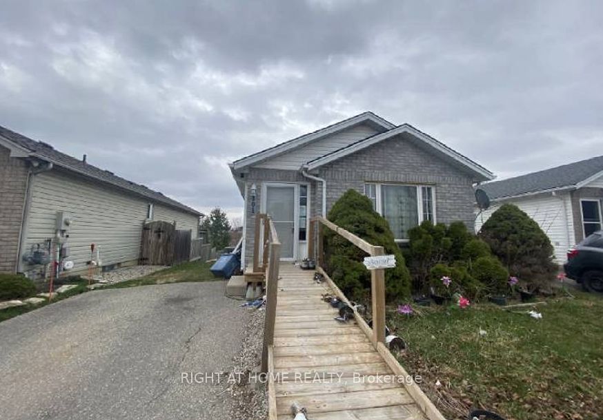 101 Anastasia Crescent Property Photo 1