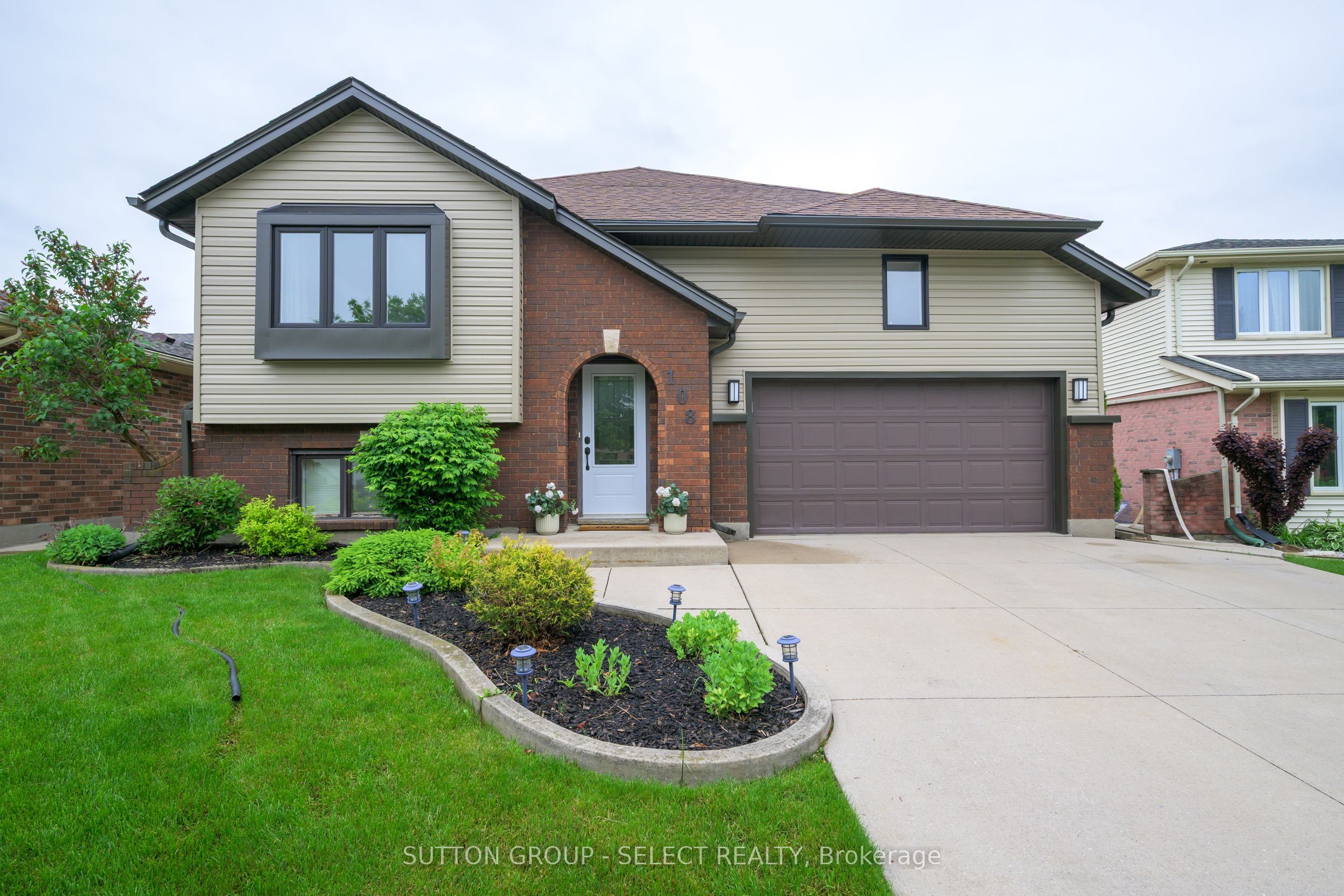 108 Golfdale Crescent Property Photo 1