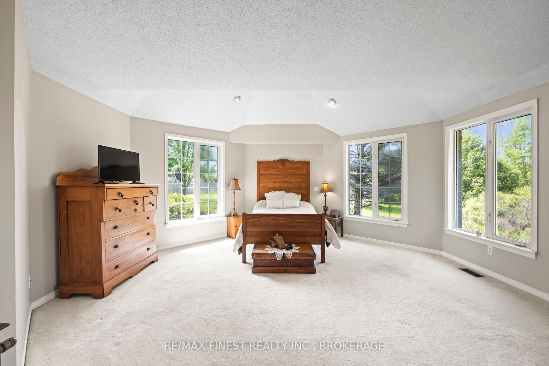 941 Malvern Terrace Property Photo 9