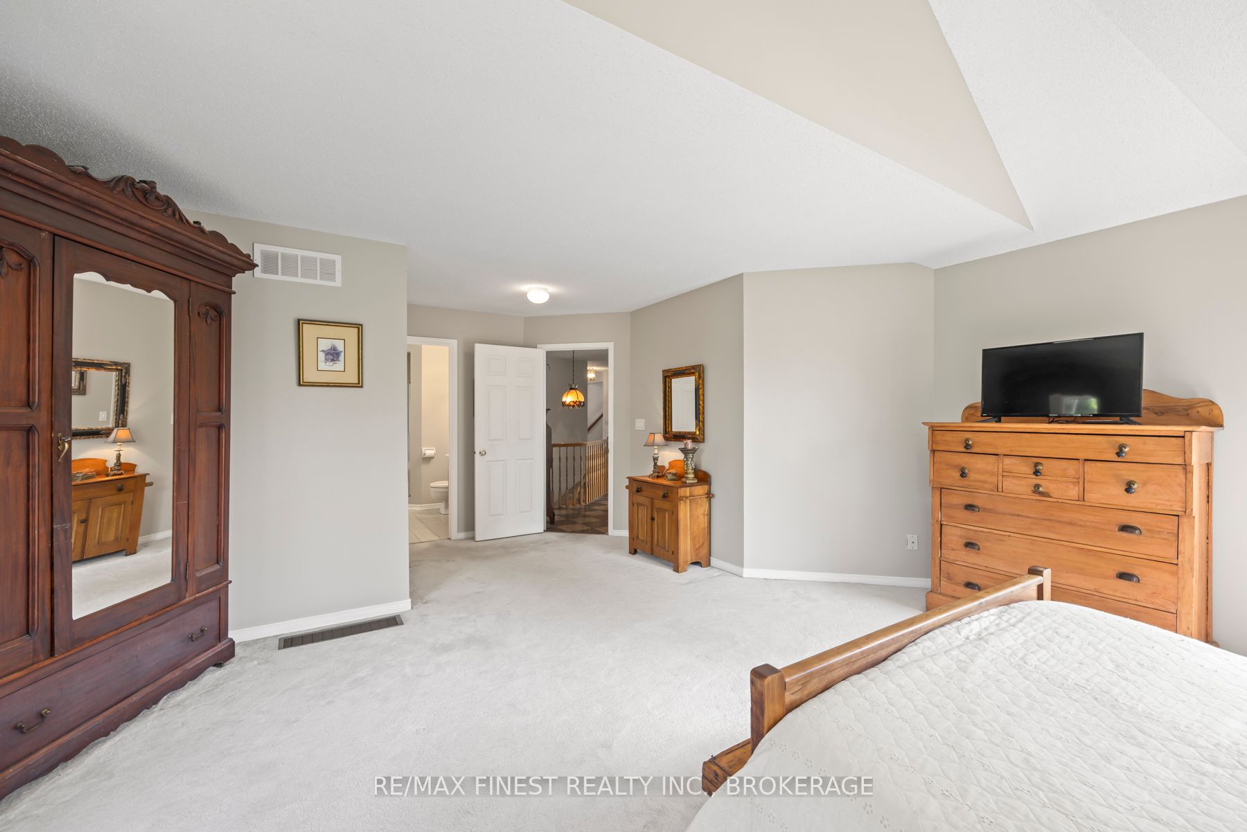 941 Malvern Terrace Property Photo 11