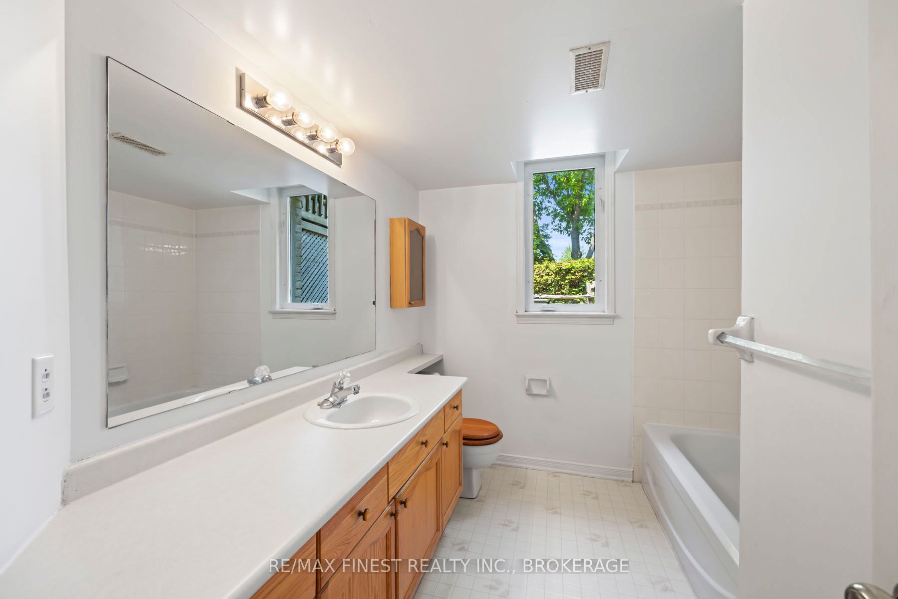 941 Malvern Terrace Property Photo 32