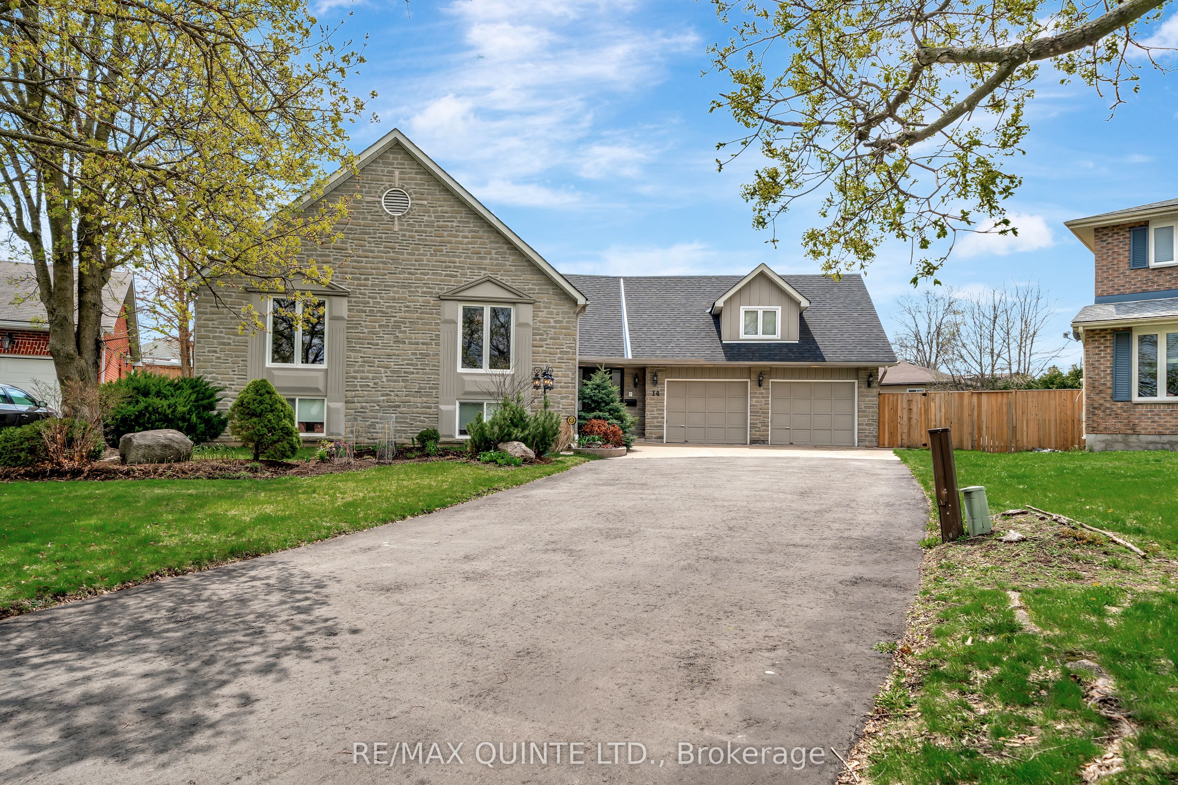 14 Thompson Court Property Photo 1