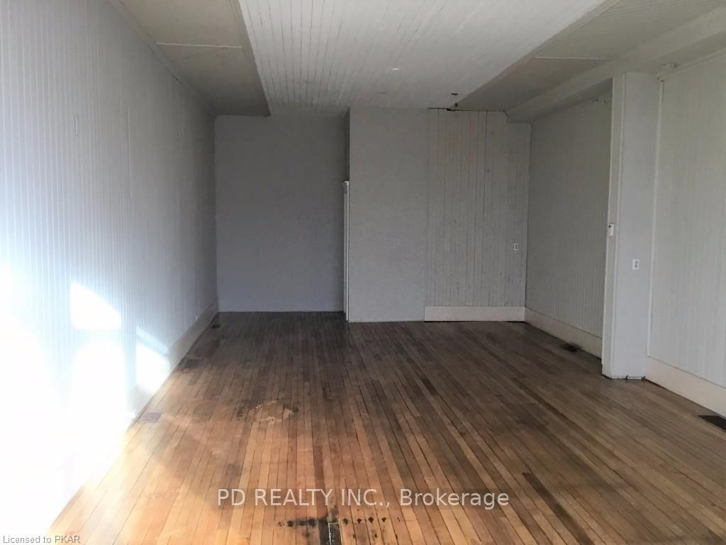 41 King Street E Property Photo 2