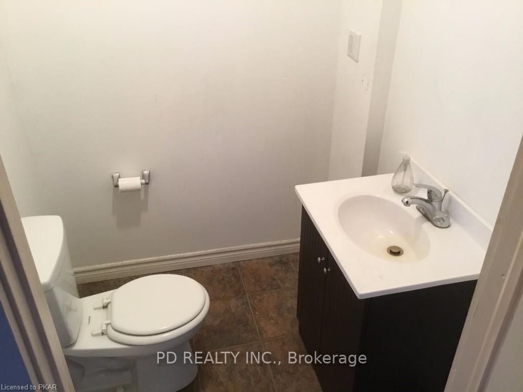 41 King Street E Property Photo 7