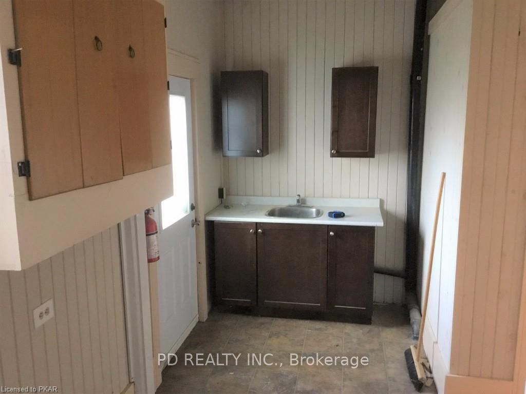 41 King Street E Property Photo 9