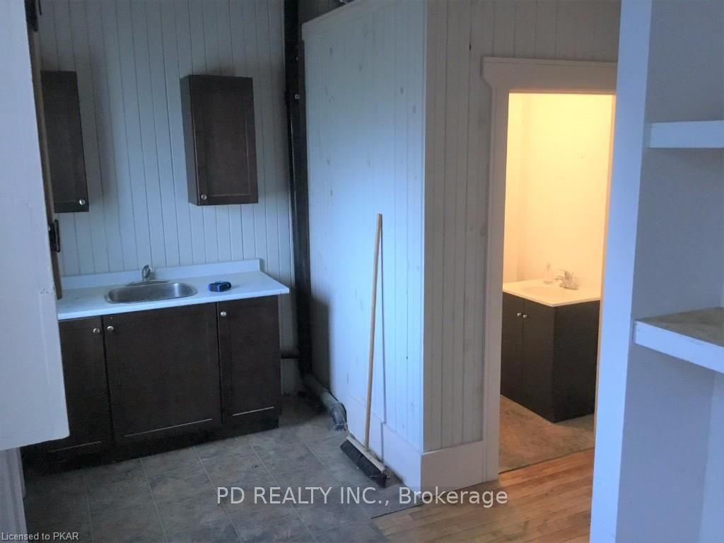 41 King Street E Property Photo 10