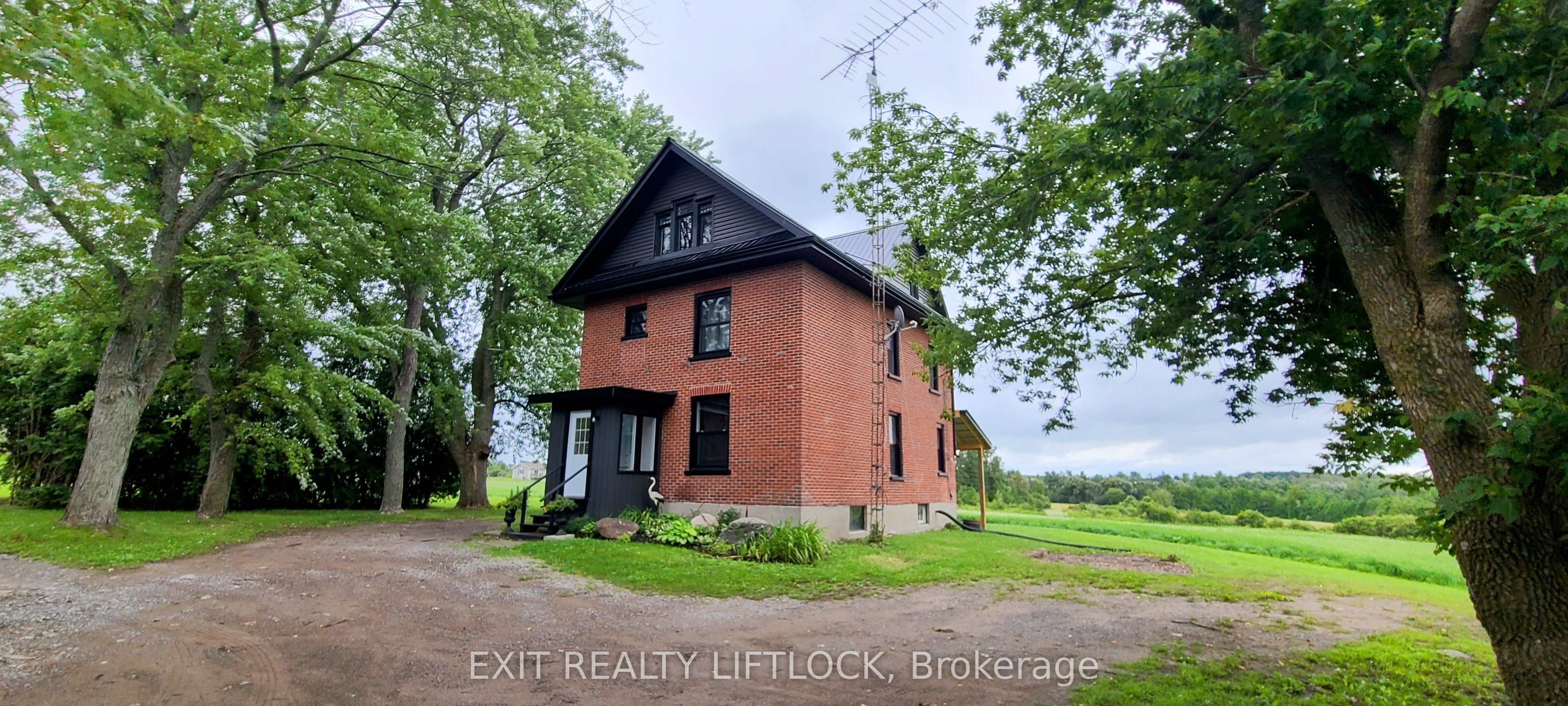 4922 Highway 7 Property Photo 1