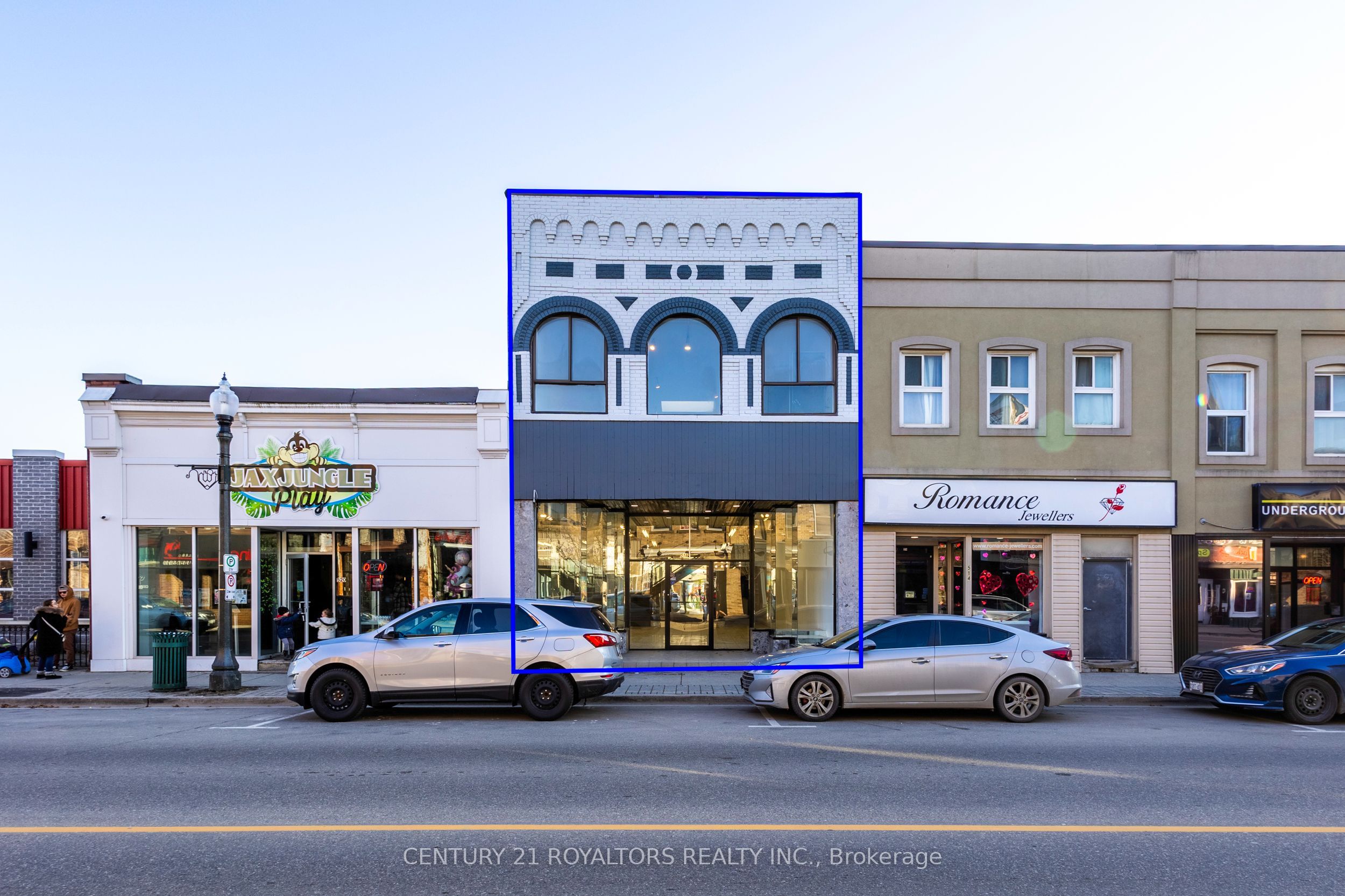 516 DUNDAS Street Property Photo 1