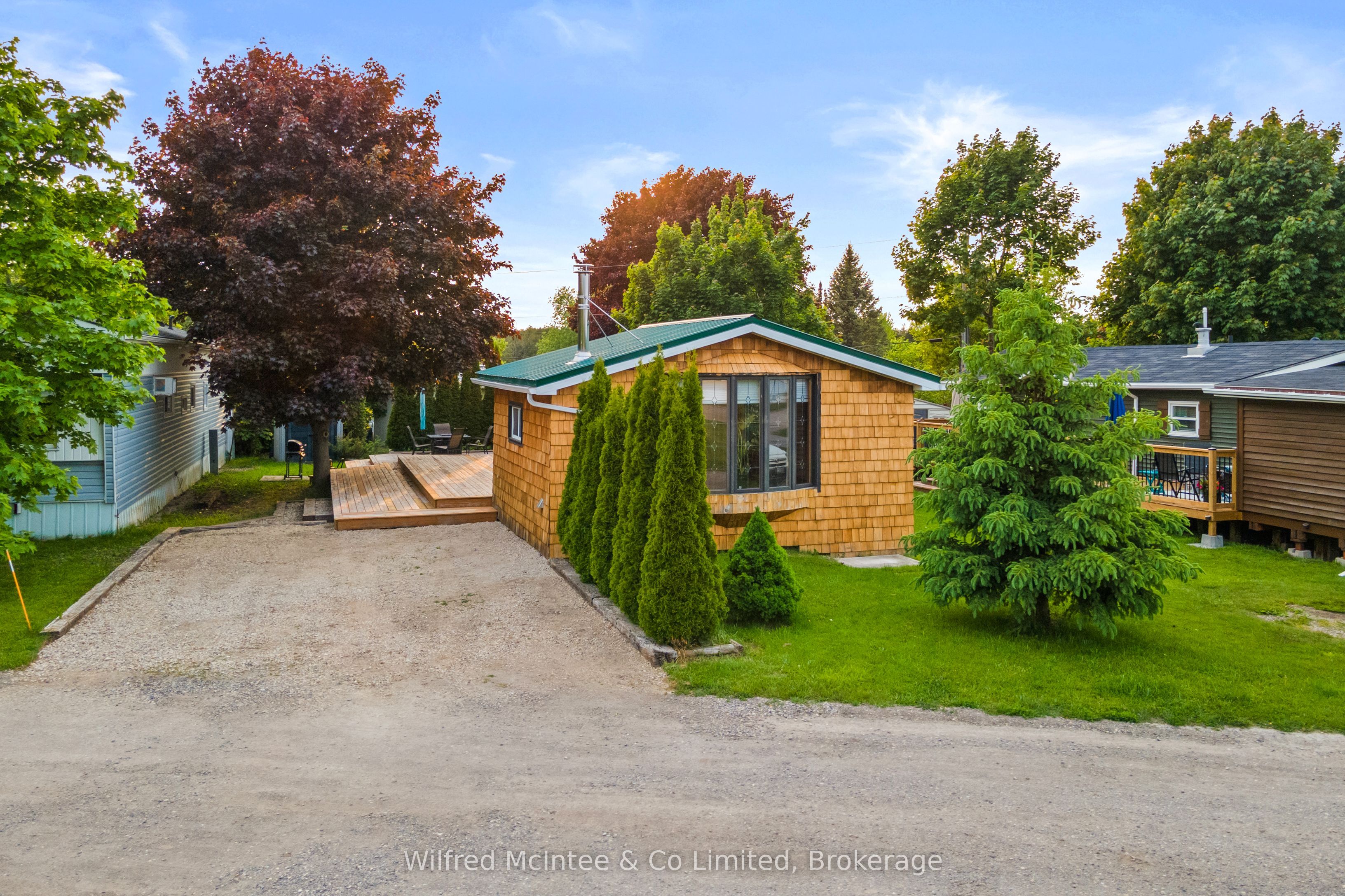 48 Maplewood Boulevard Property Photo 2