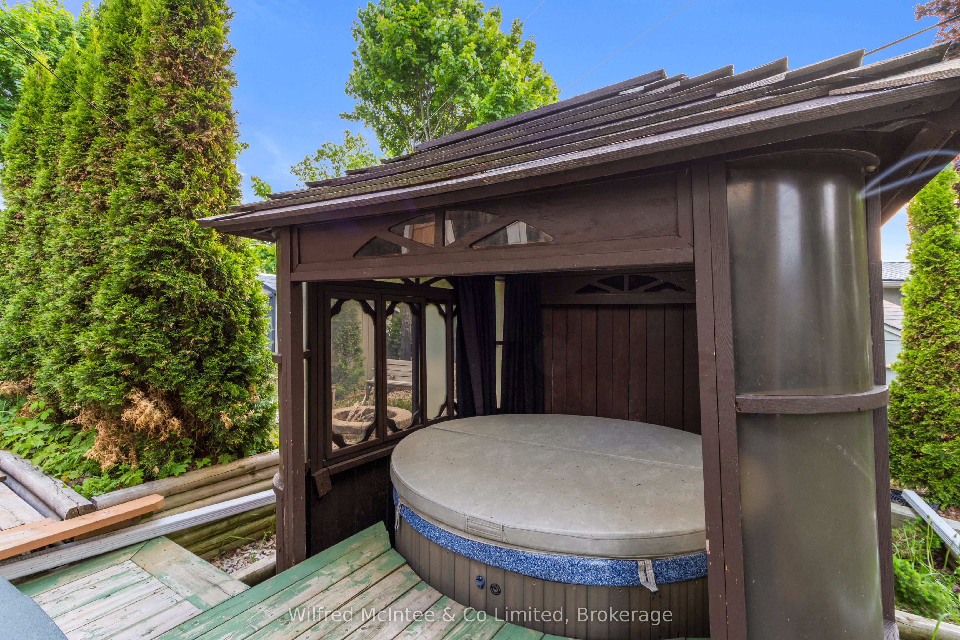 48 Maplewood Boulevard Property Photo 6