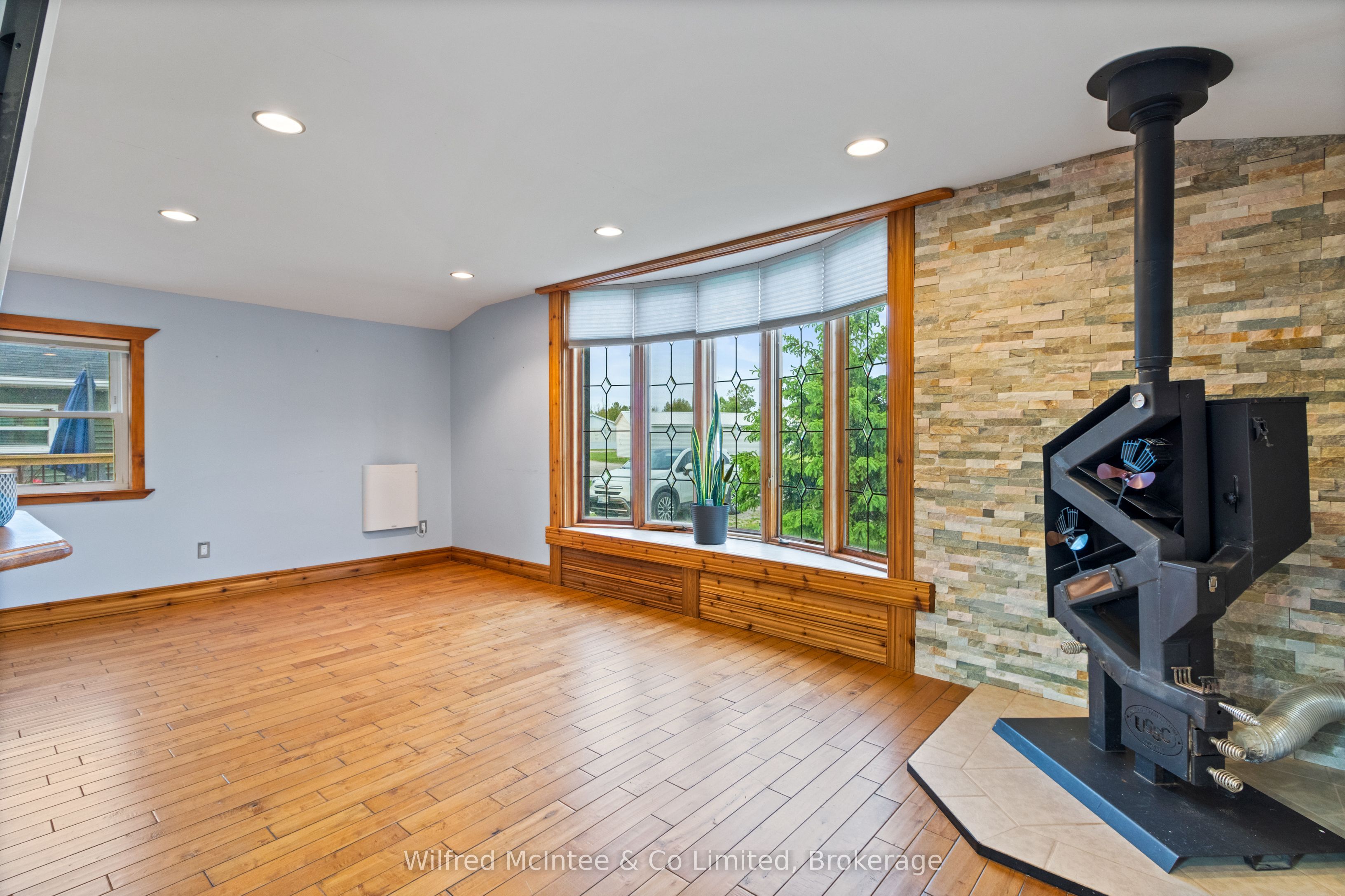 48 Maplewood Boulevard Property Photo 16