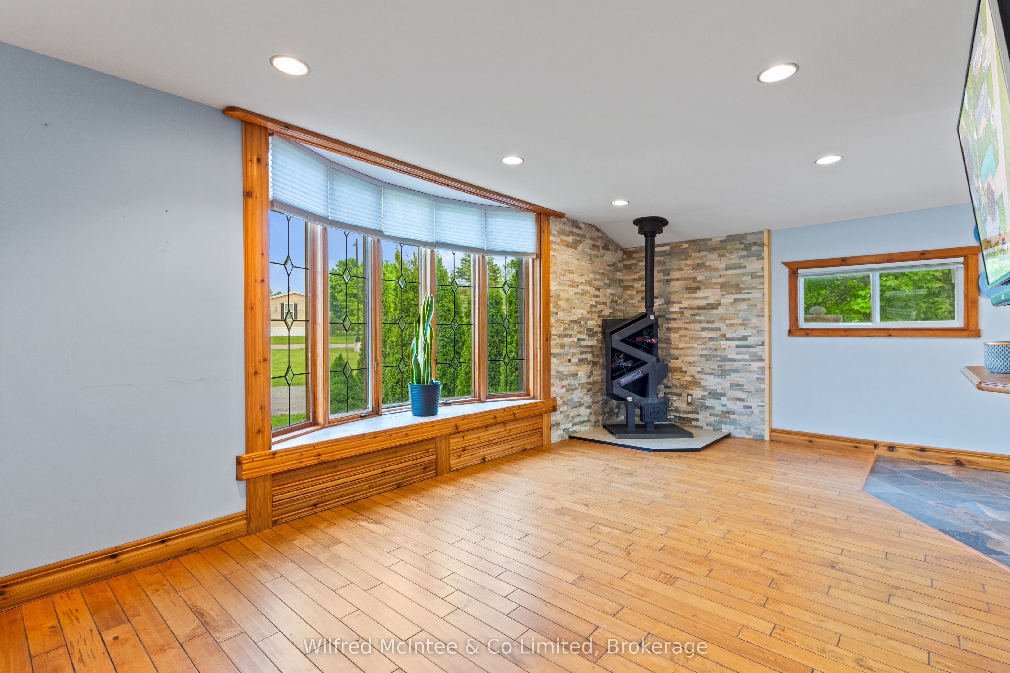 48 Maplewood Boulevard Property Photo 18