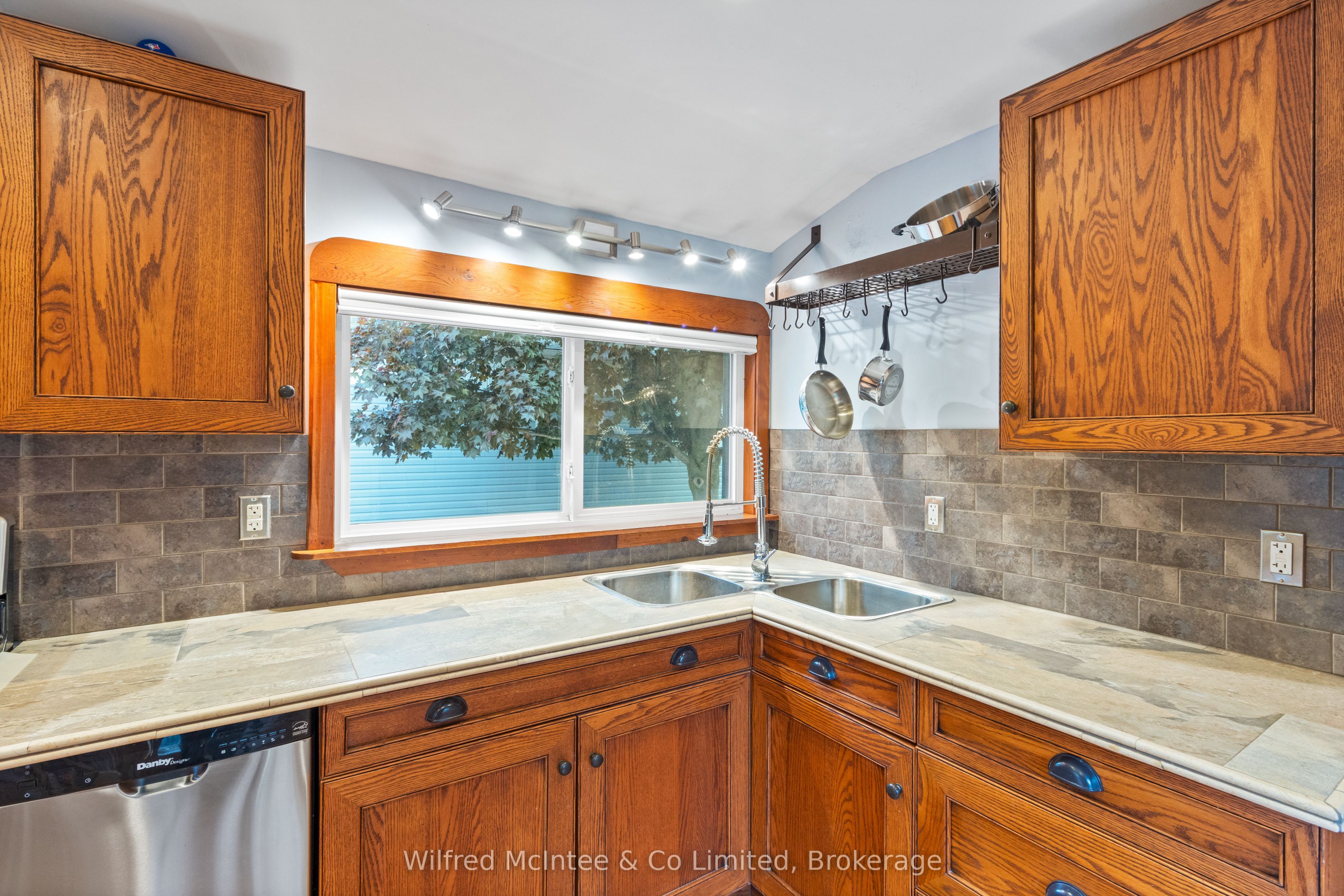 48 Maplewood Boulevard Property Photo 24