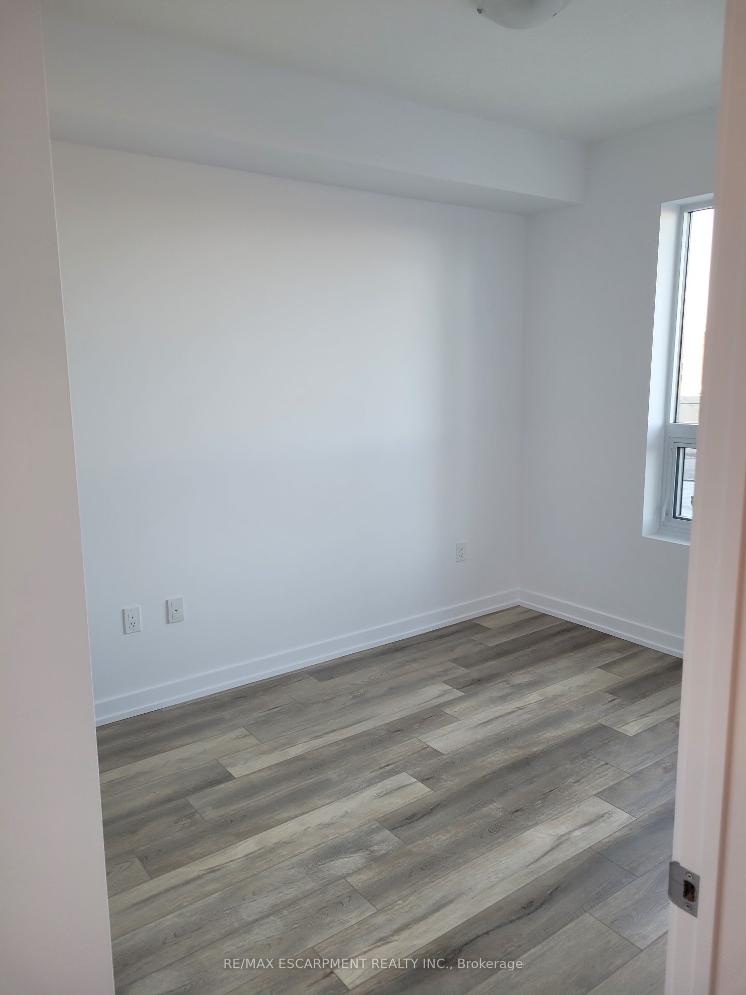 5055 Greenlane Road 101 Property Photo 4