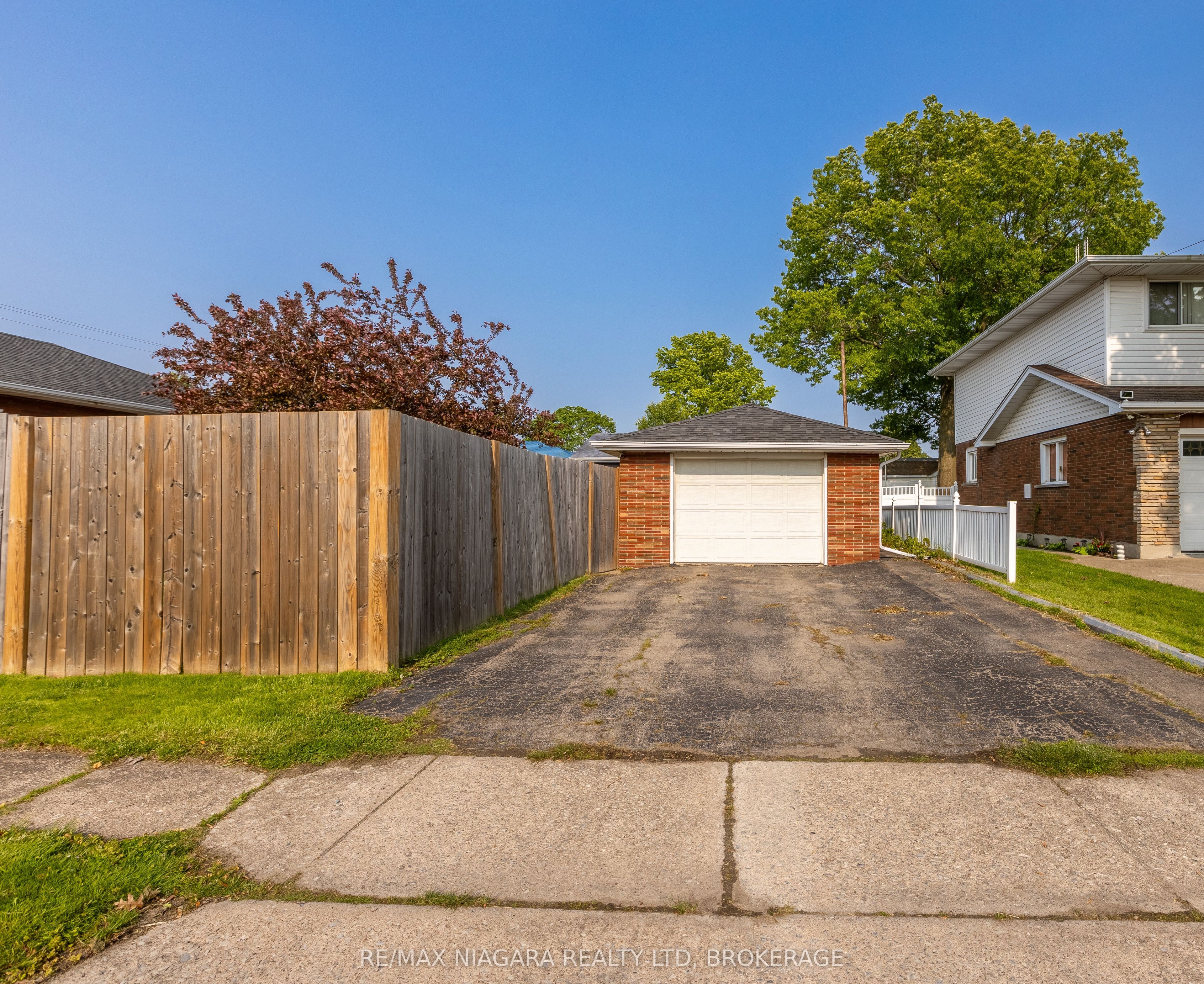 592 Lincoln Street Property Photo 5