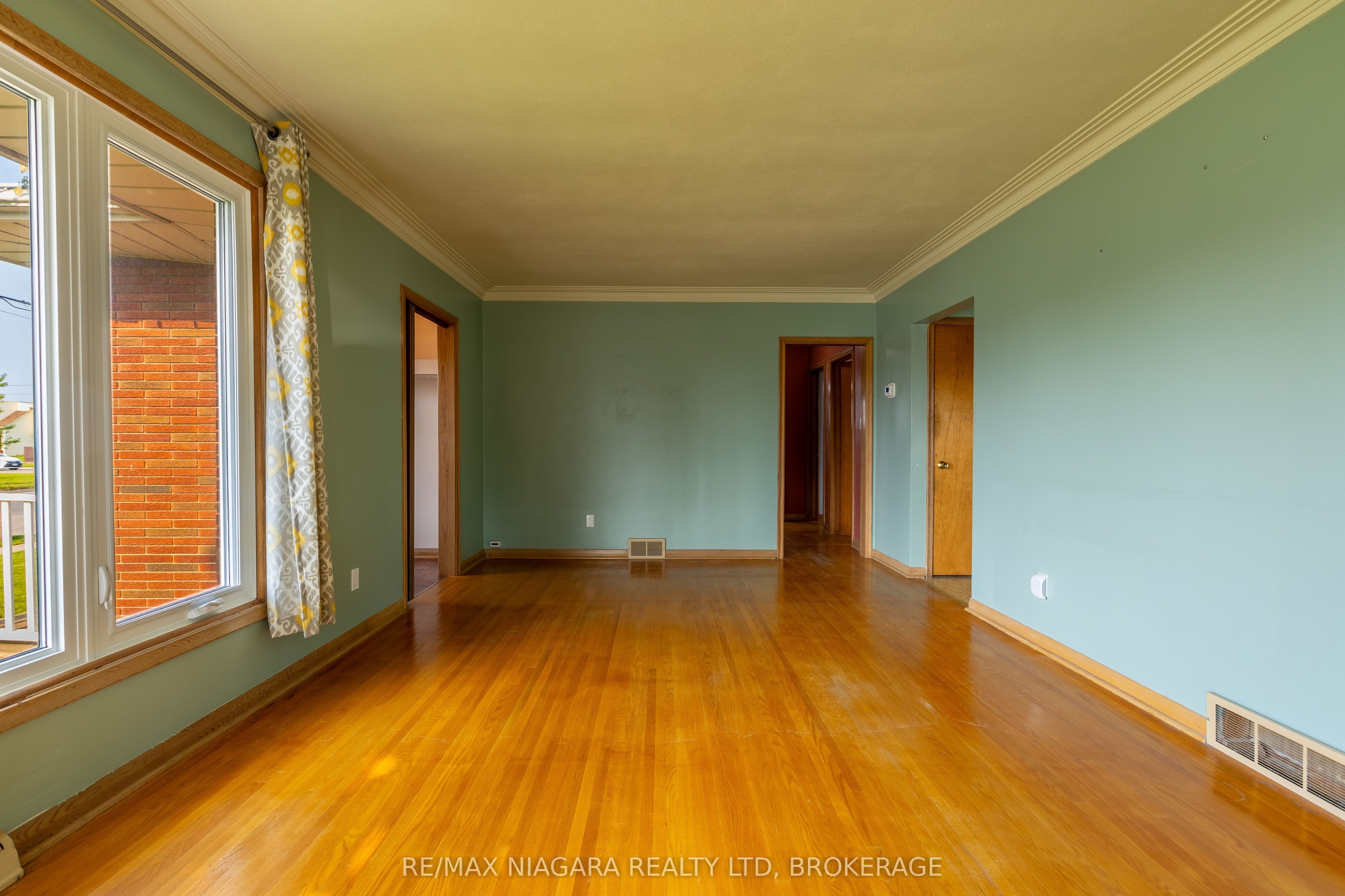 592 Lincoln Street Property Photo 7