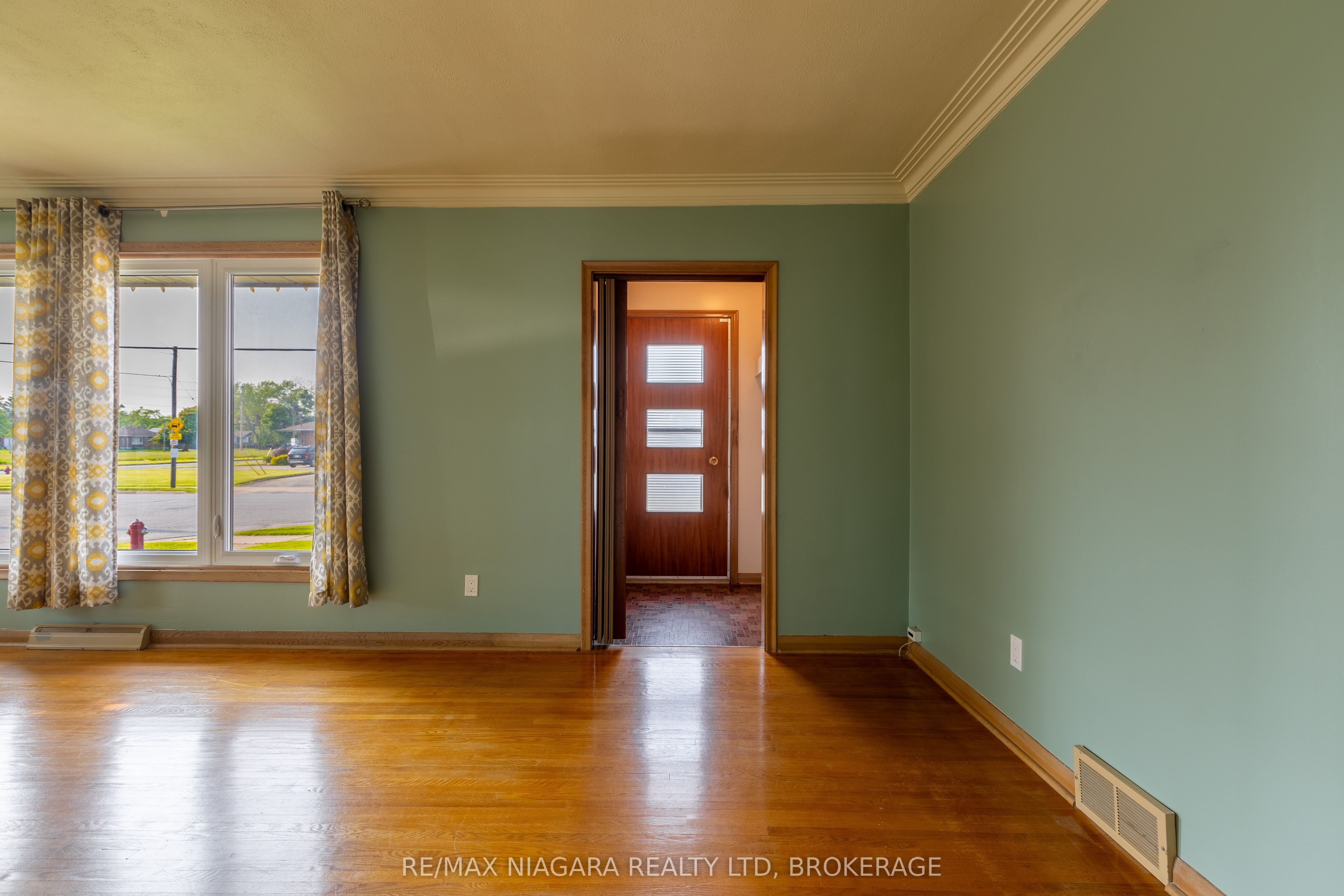 592 Lincoln Street Property Photo 8