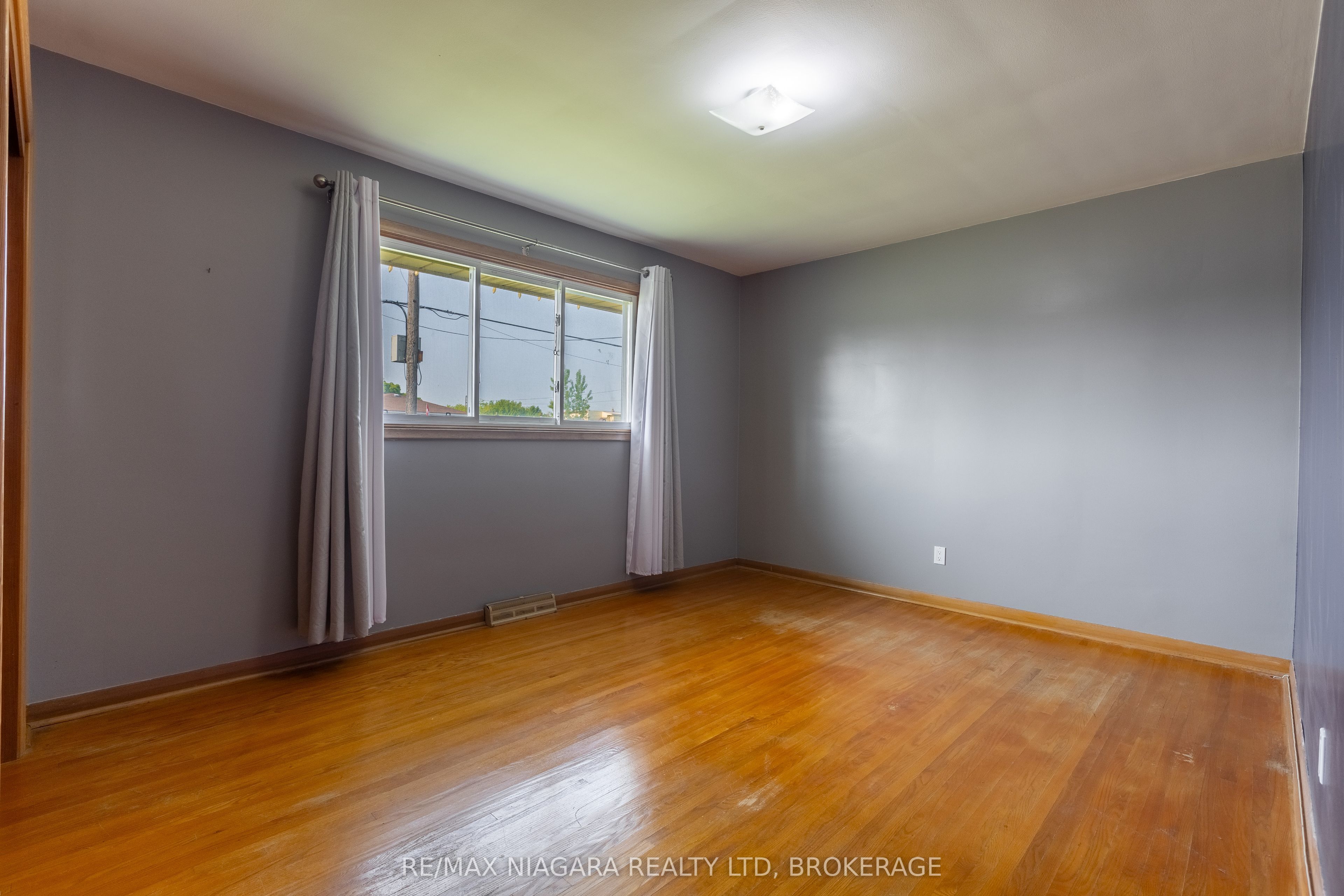 592 Lincoln Street Property Photo 9