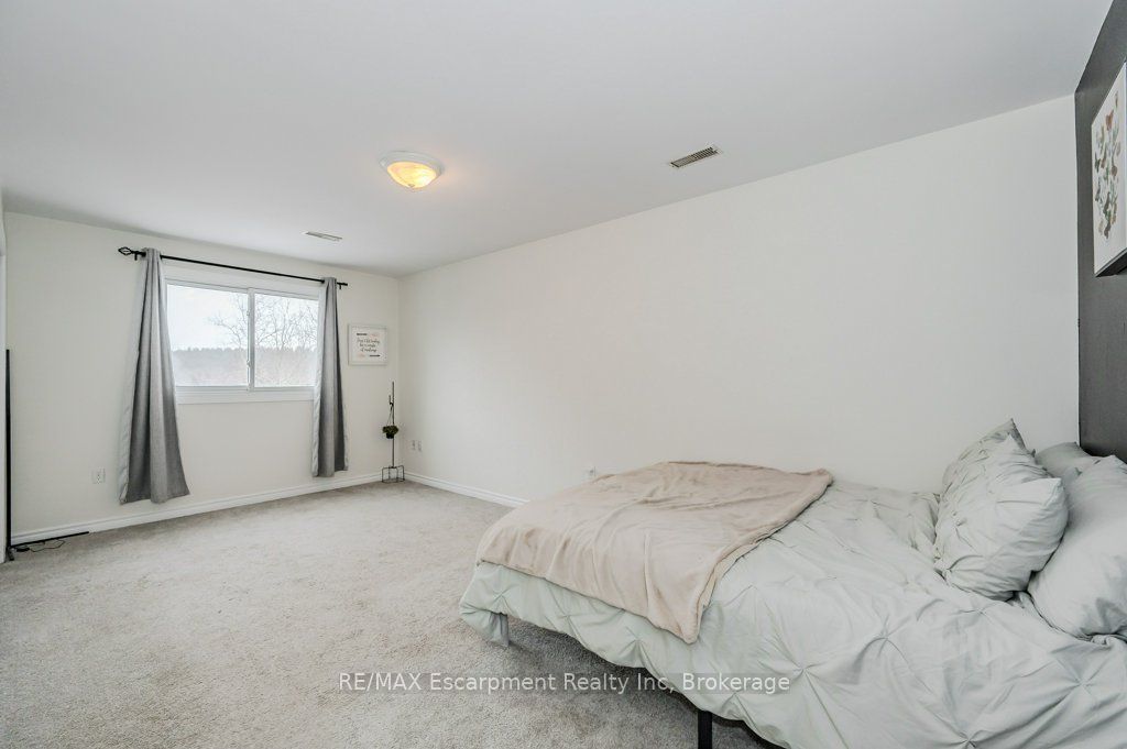 126 Main Street S Property Photo 18