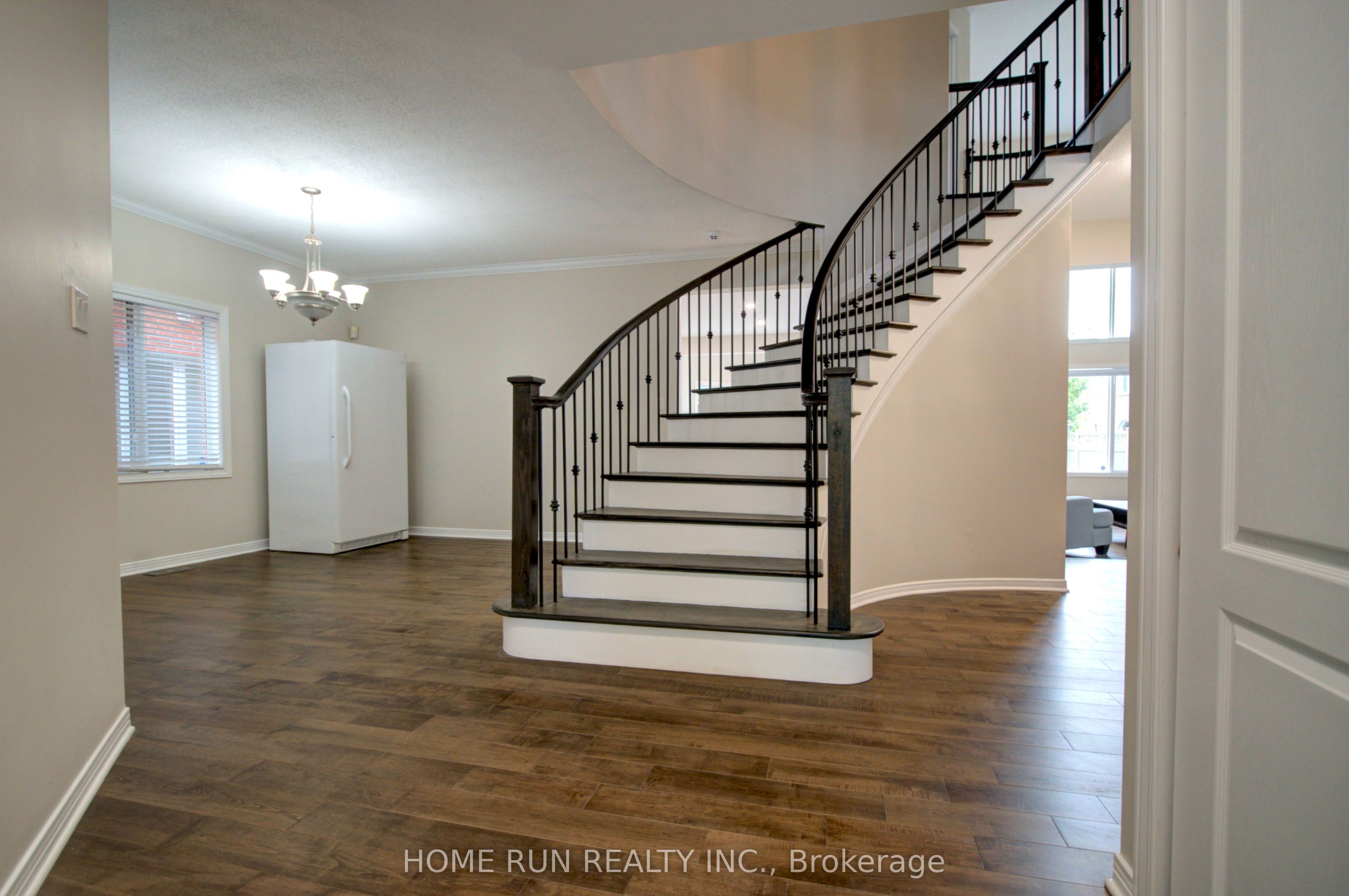 3507 Wyman Crescent Property Photo 3