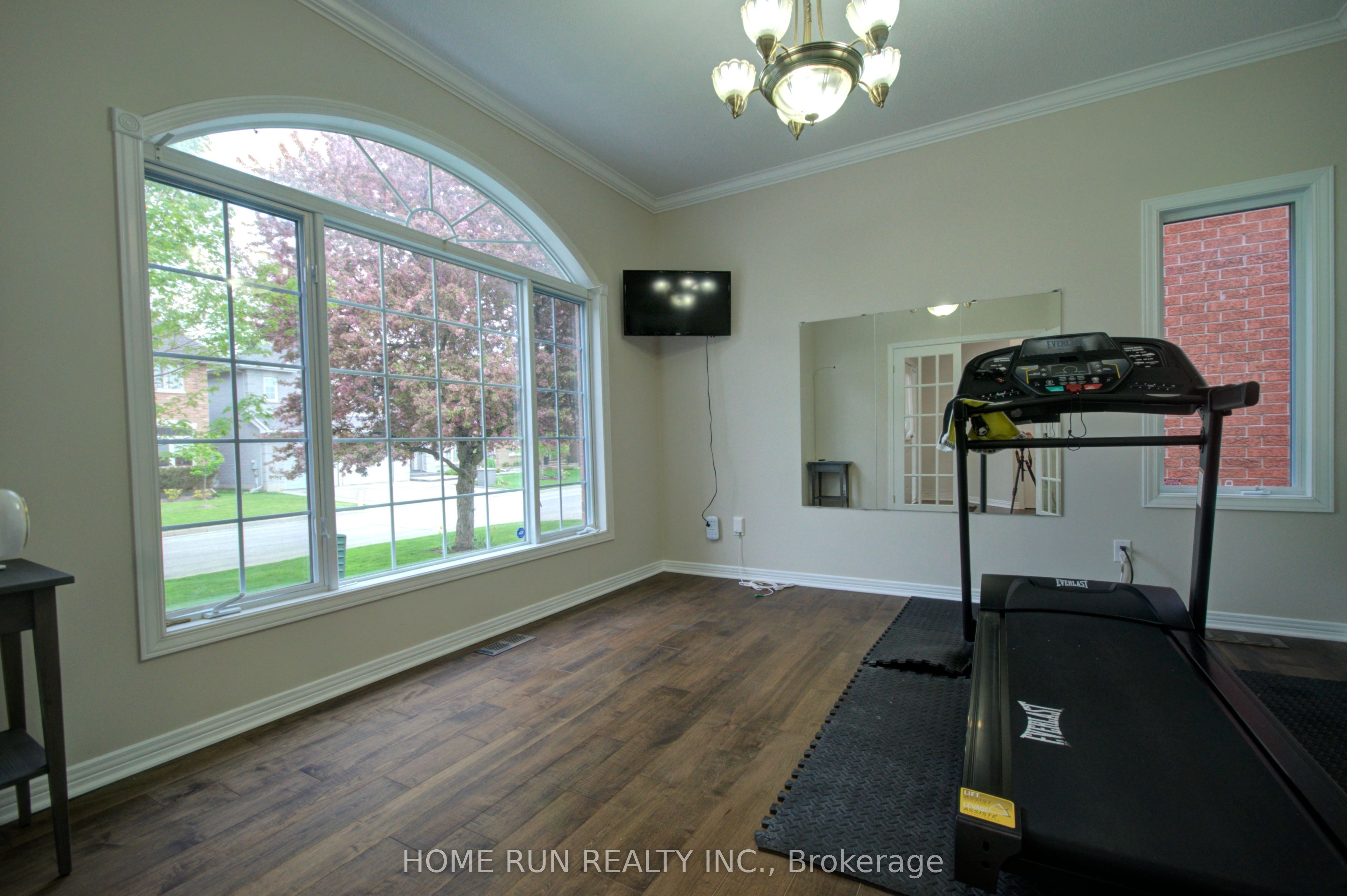 3507 Wyman Crescent Property Photo 6